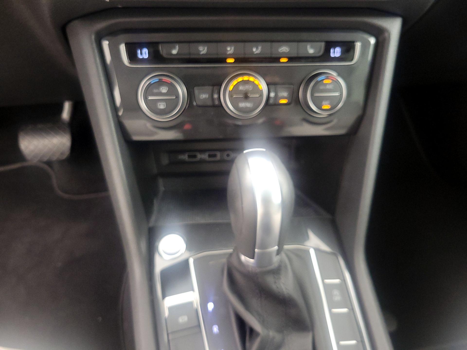 Thumbnail: 2019 Volkswagen Tiguan - 16