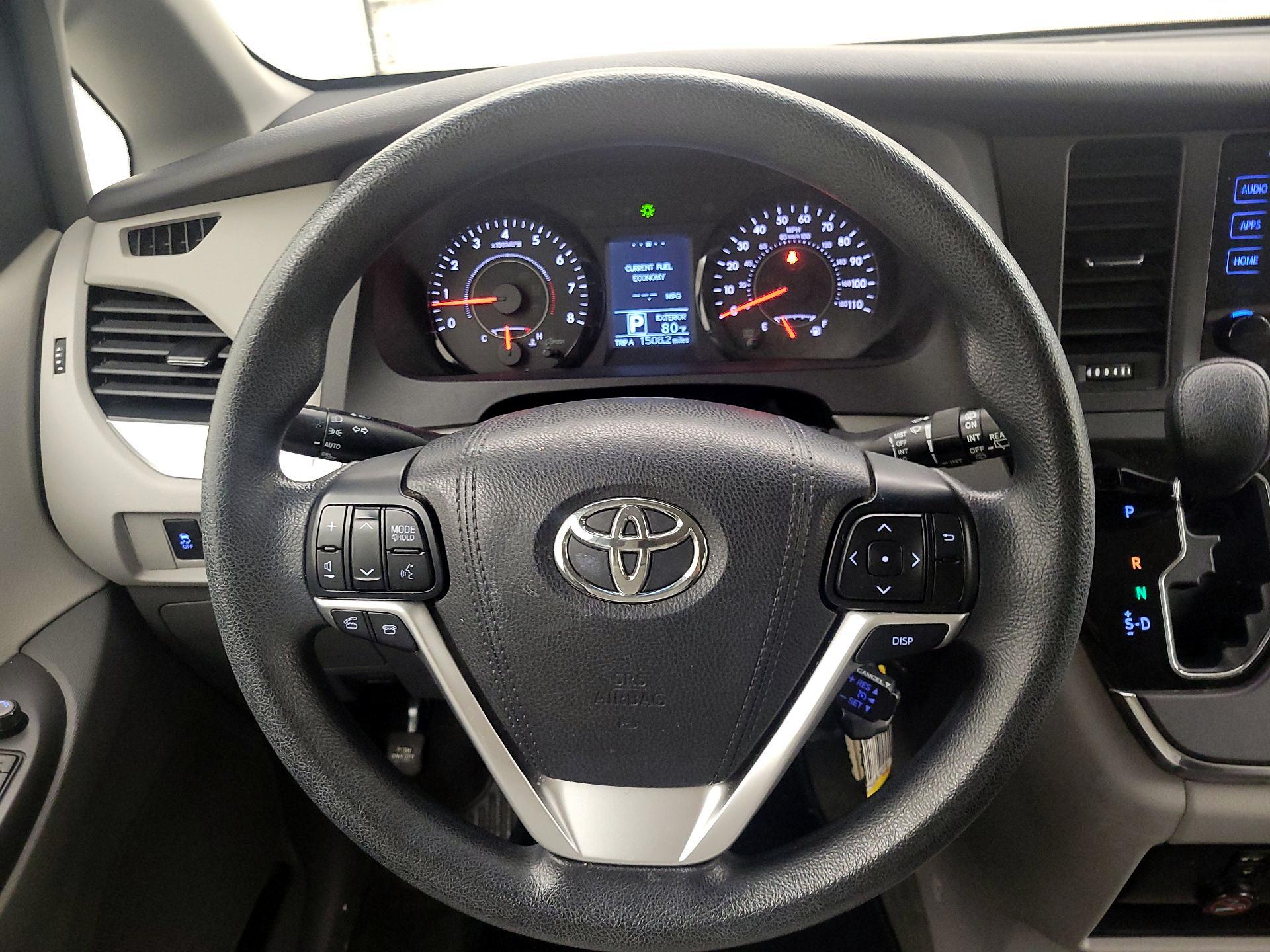 Thumbnail: 2015 Toyota Sienna - 10