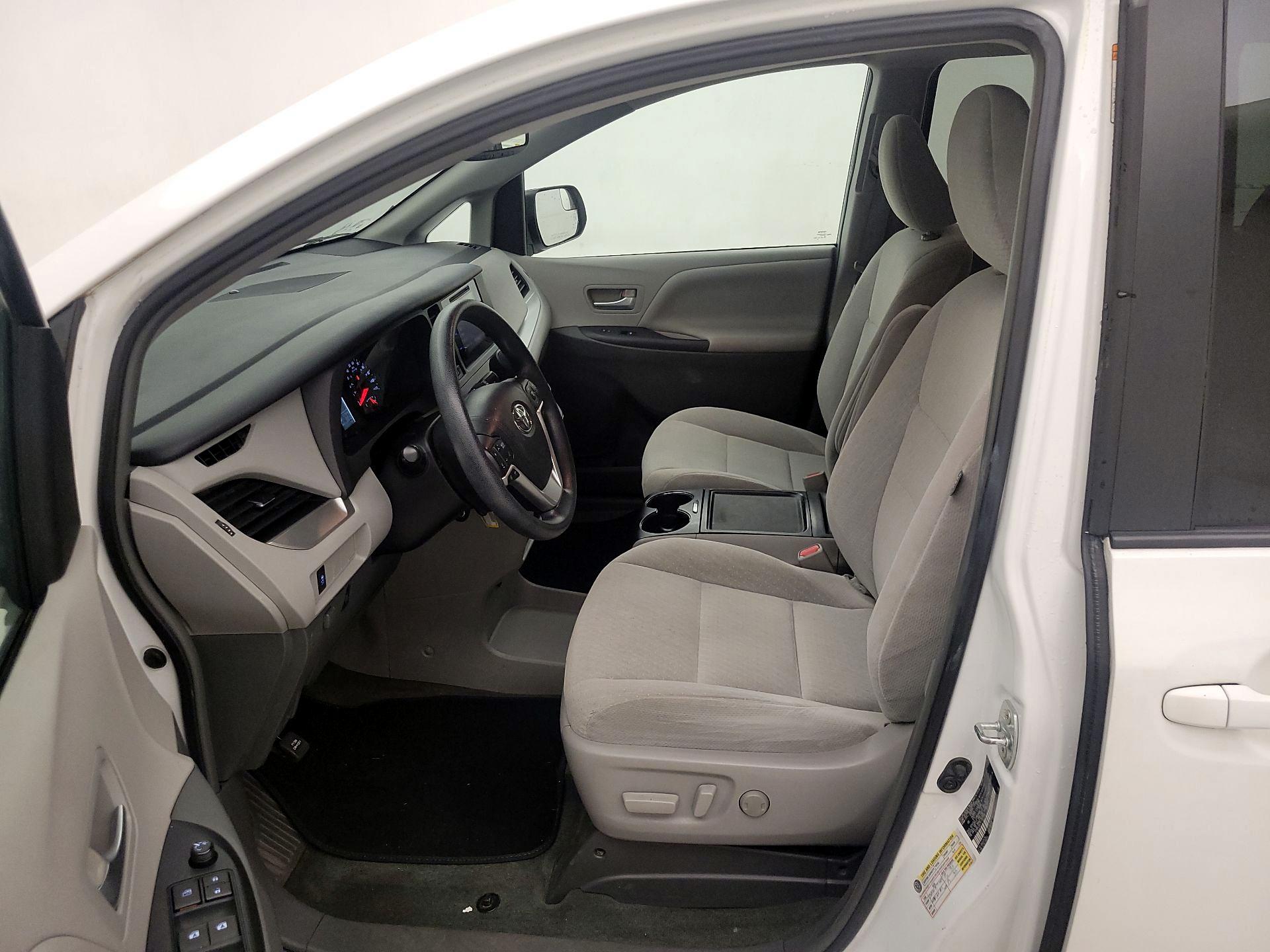 Thumbnail: 2015 Toyota Sienna - 11