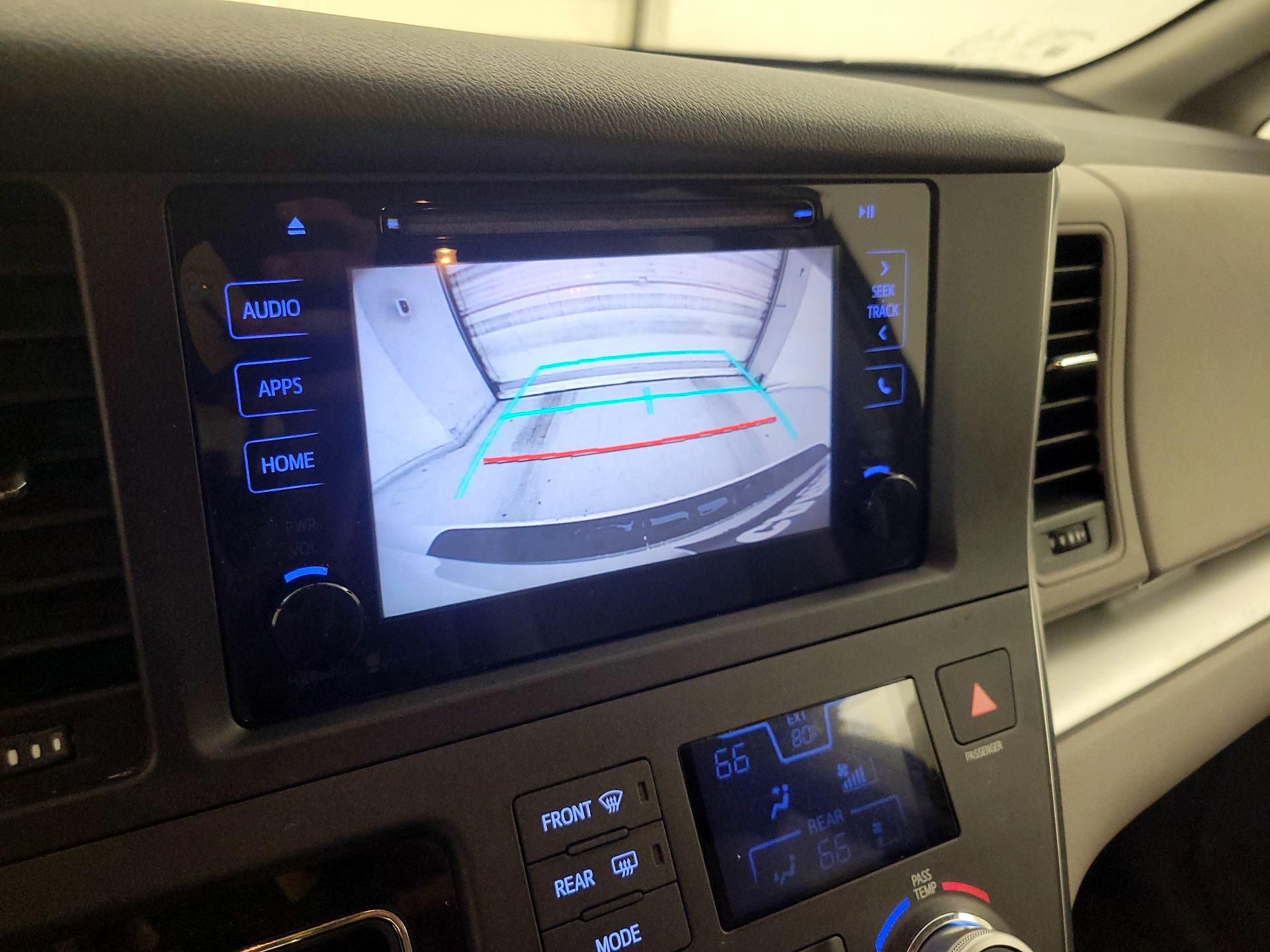 Thumbnail: 2015 Toyota Sienna - 14
