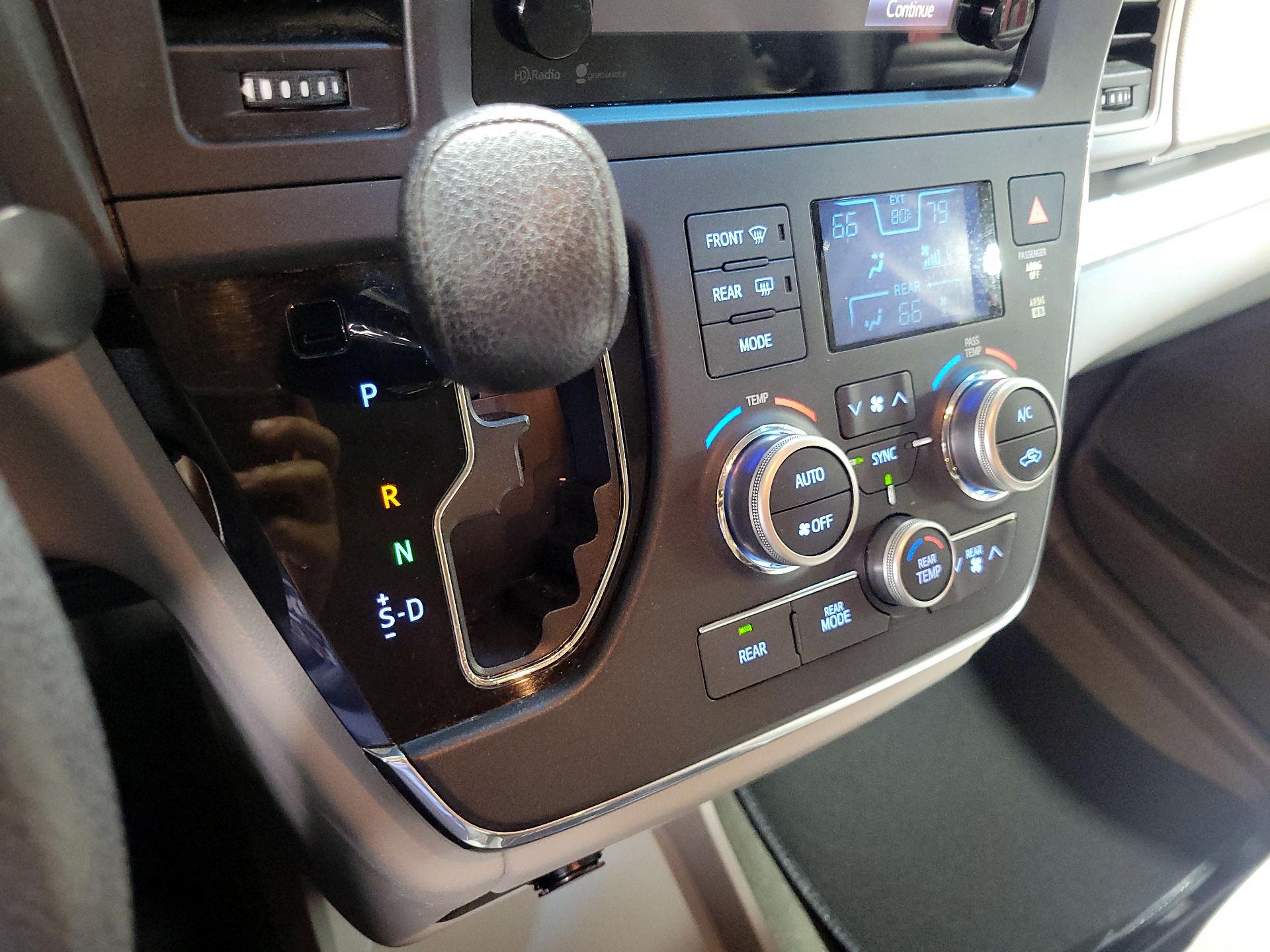 Thumbnail: 2015 Toyota Sienna - 17