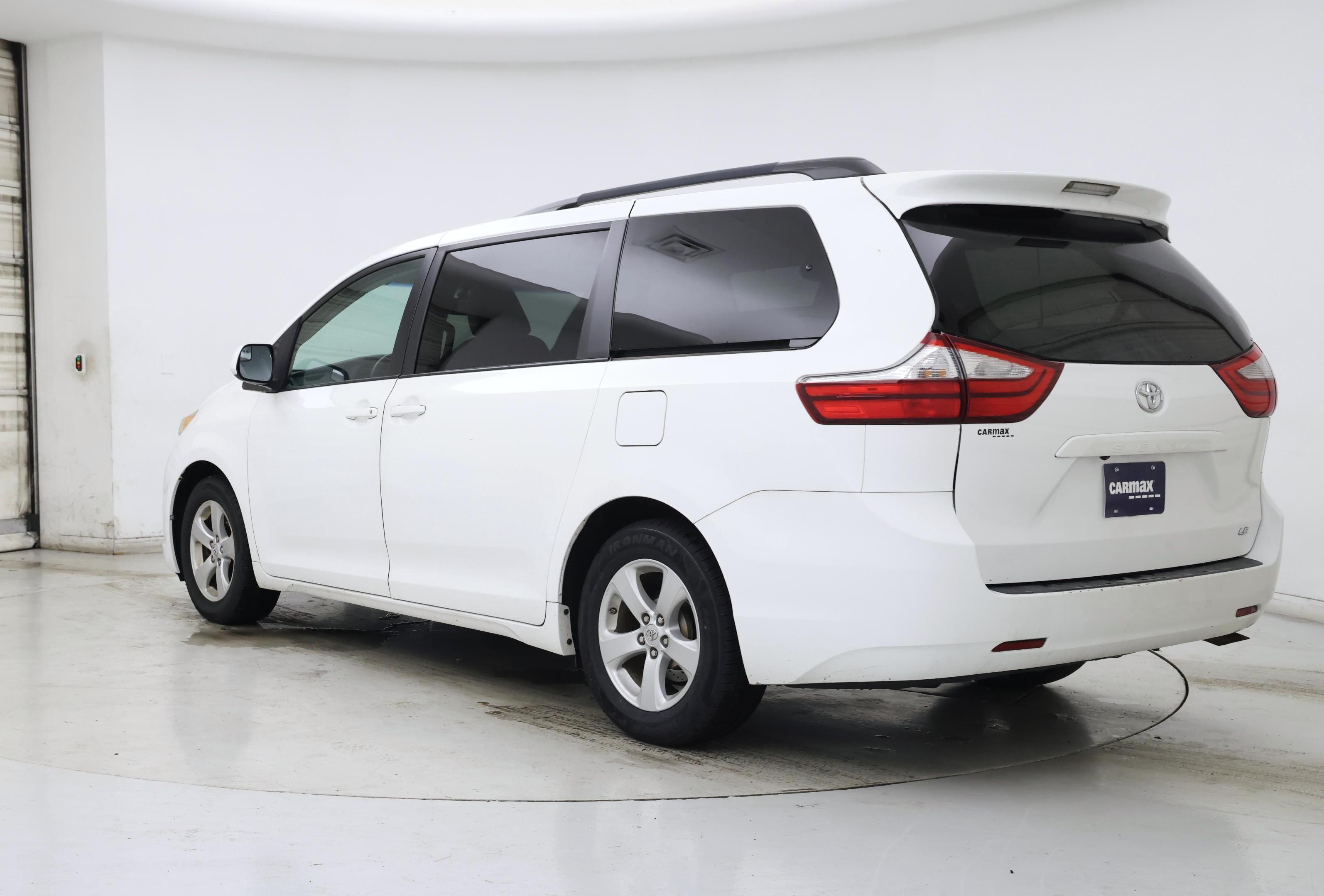 Thumbnail: 2015 Toyota Sienna - 2