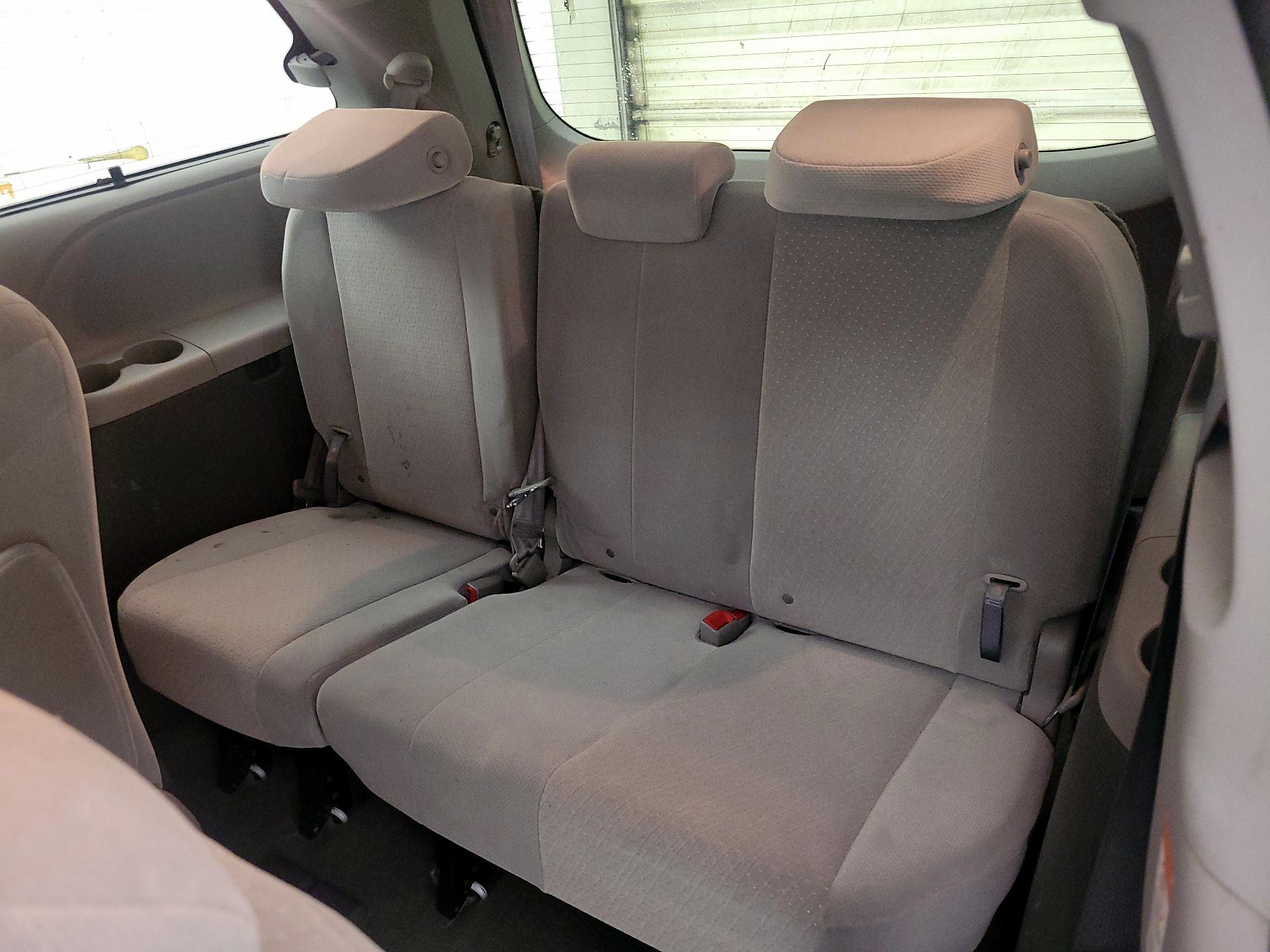 Thumbnail: 2015 Toyota Sienna - 20