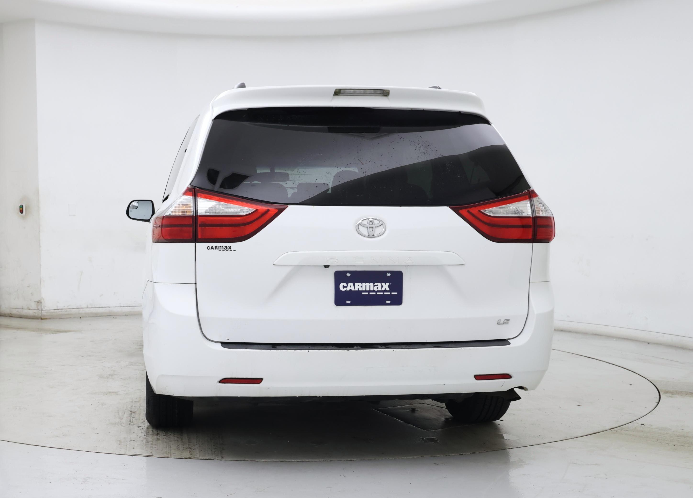 Thumbnail: 2015 Toyota Sienna - 6