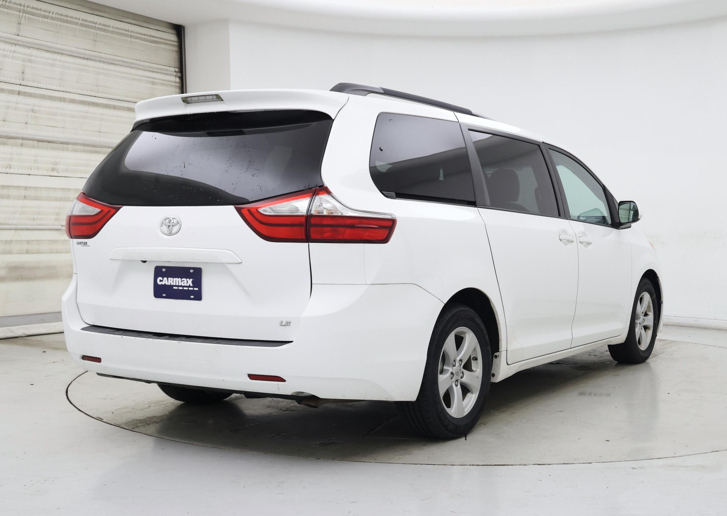 Thumbnail: 2015 Toyota Sienna - 8
