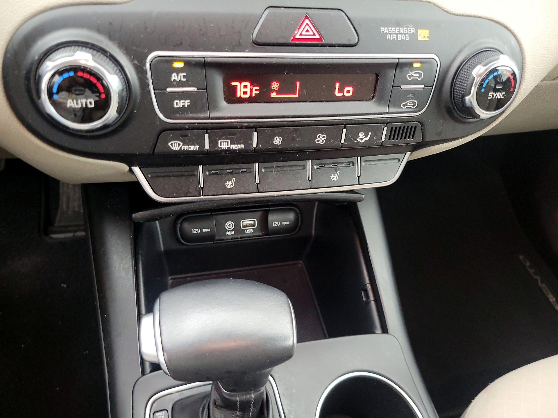 Thumbnail: 2019 Kia Sorento - 16
