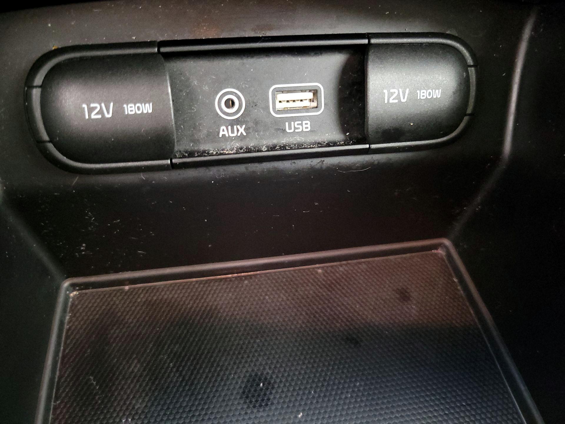 Thumbnail: 2019 Kia Sorento - 18