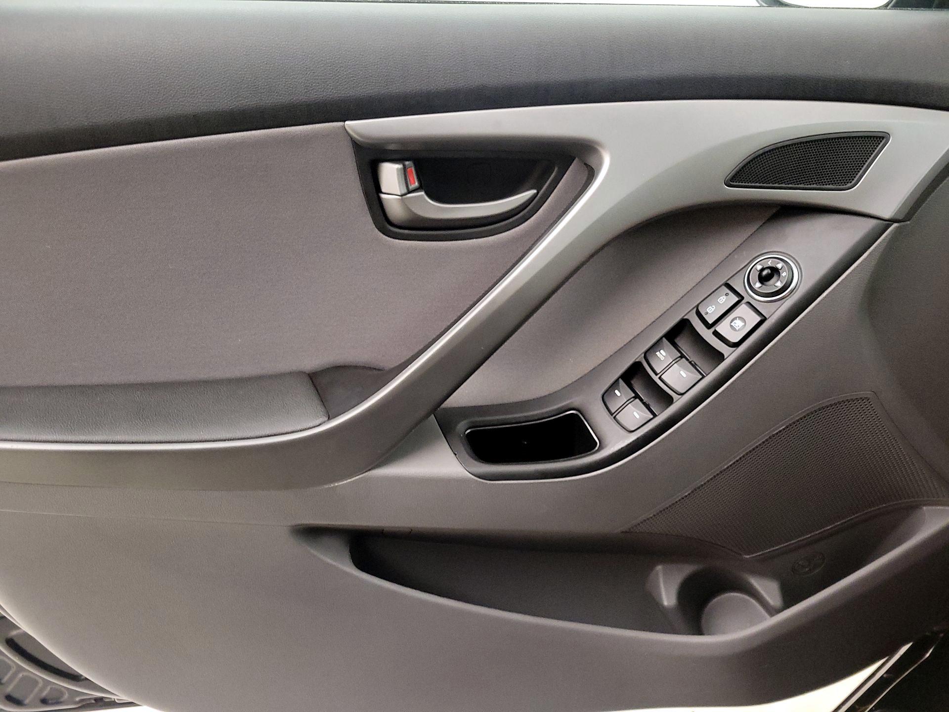 Thumbnail: 2016 Hyundai Elantra - 12