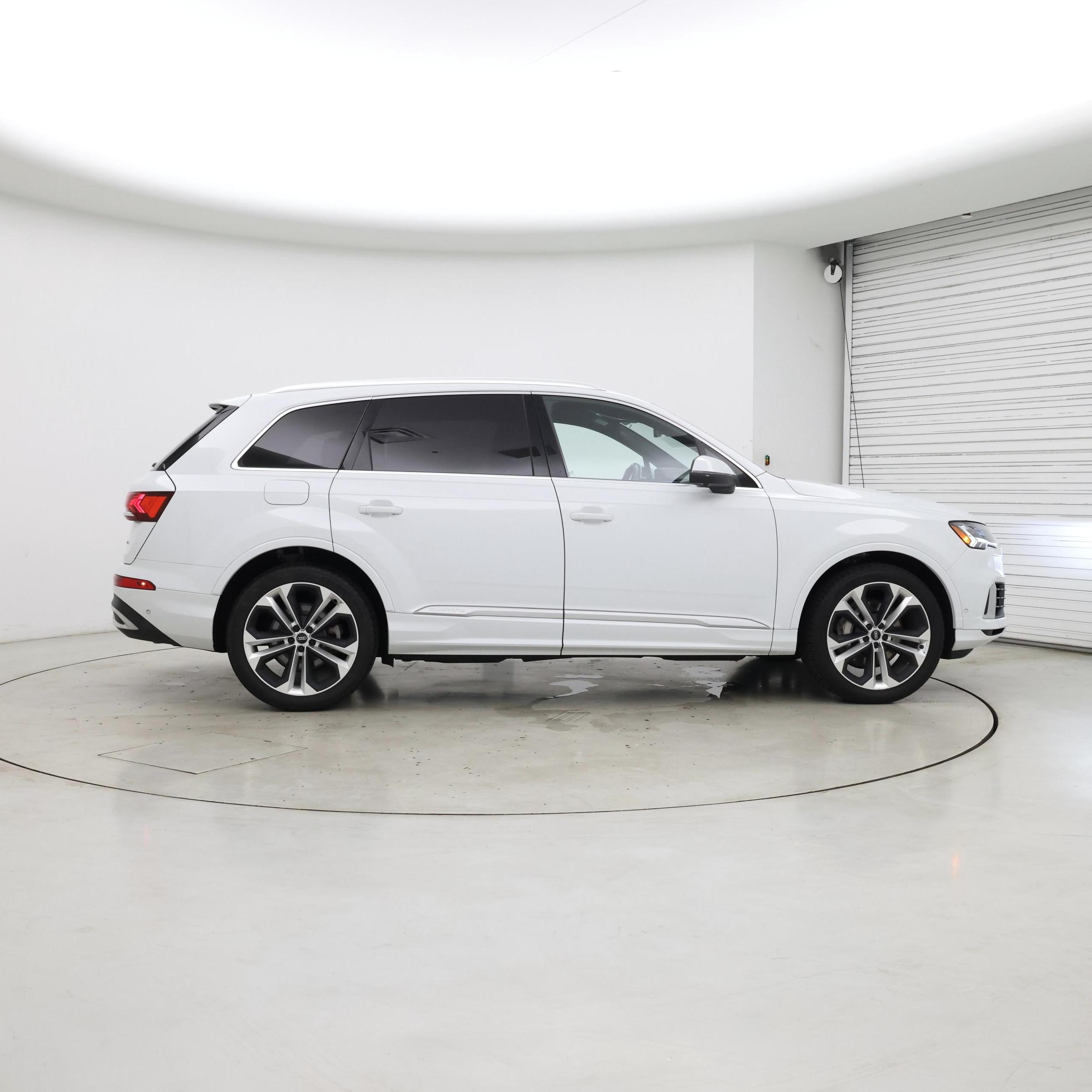 Thumbnail: 2021 Audi Q7 - 7