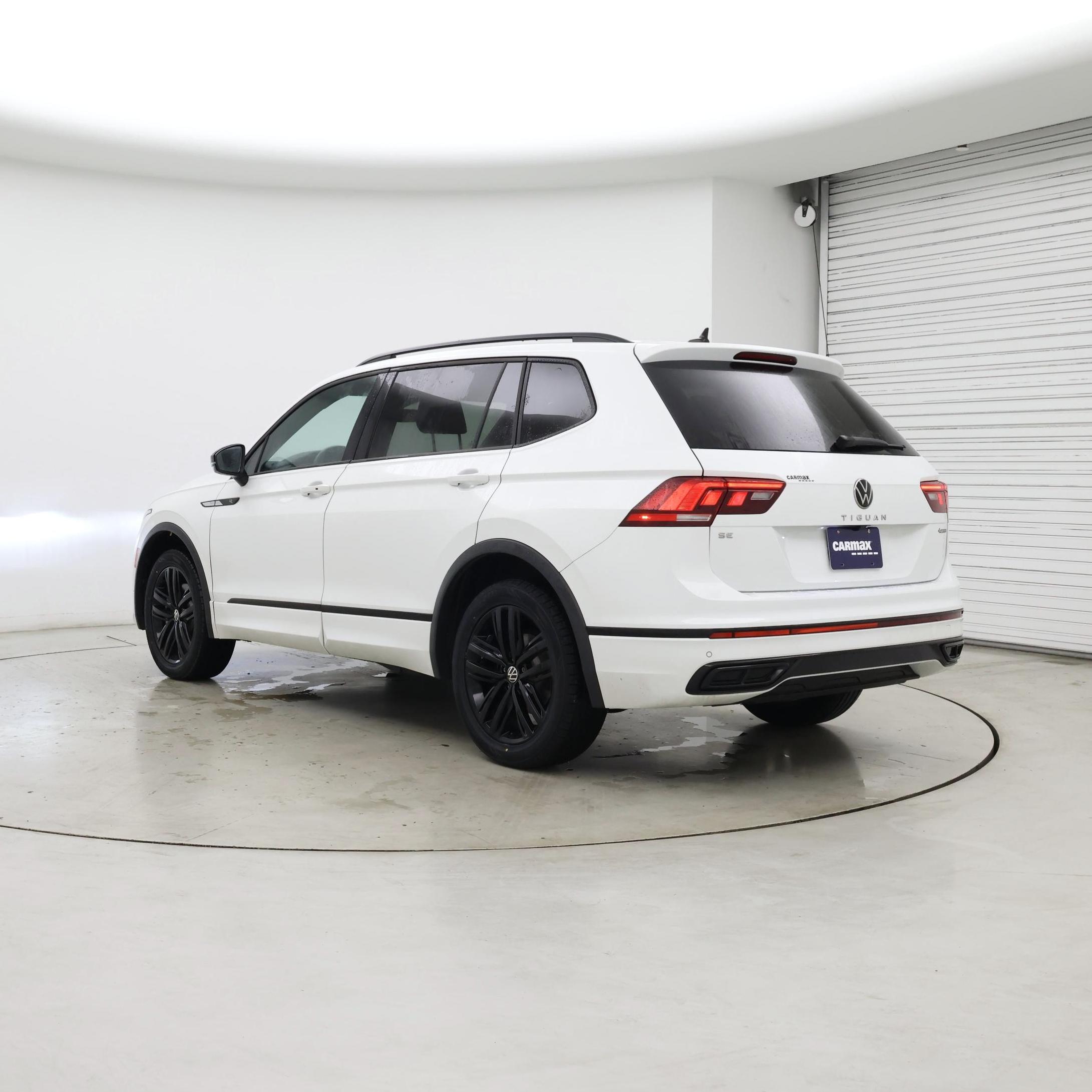 Thumbnail: 2022 Volkswagen Tiguan - 2