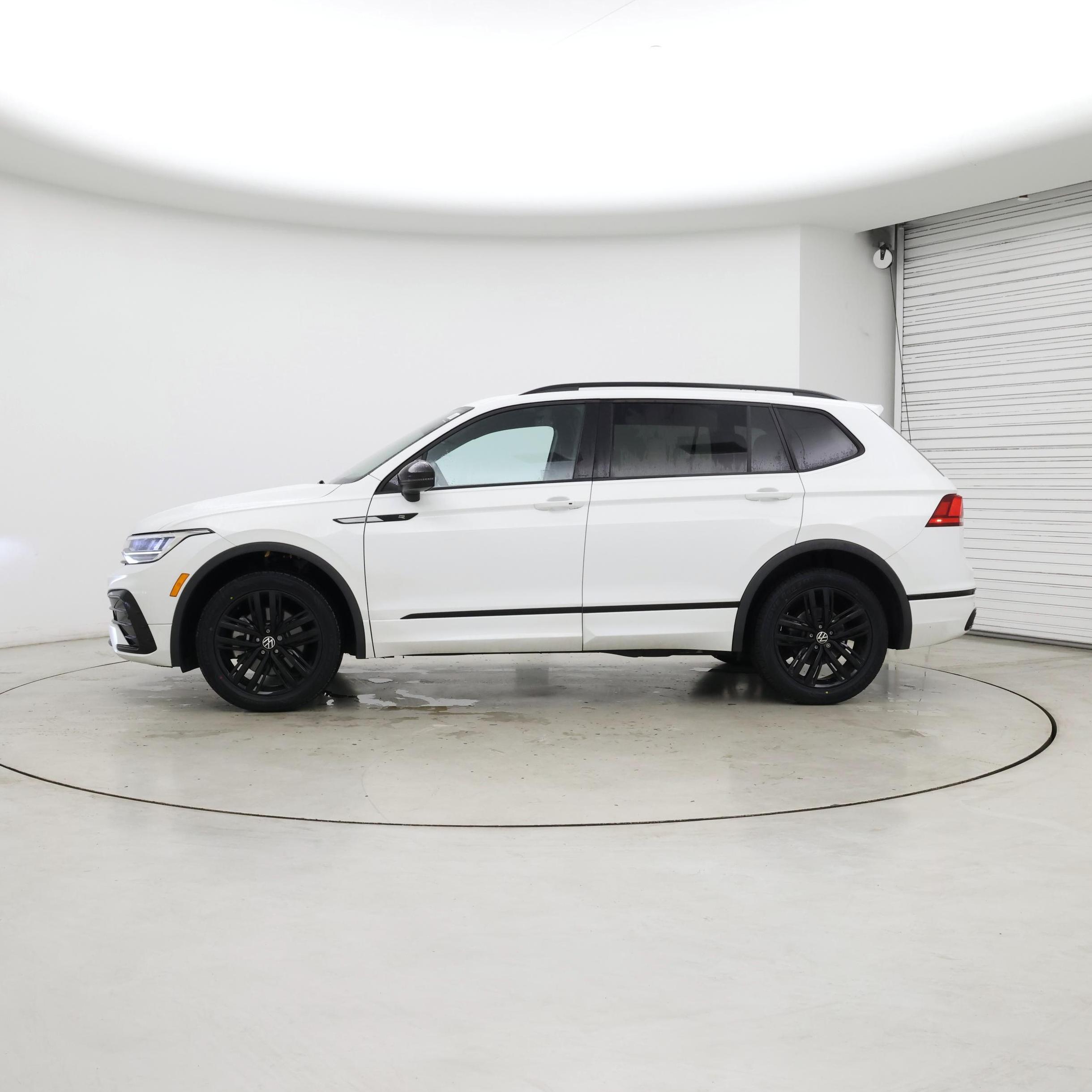 Thumbnail: 2022 Volkswagen Tiguan - 3