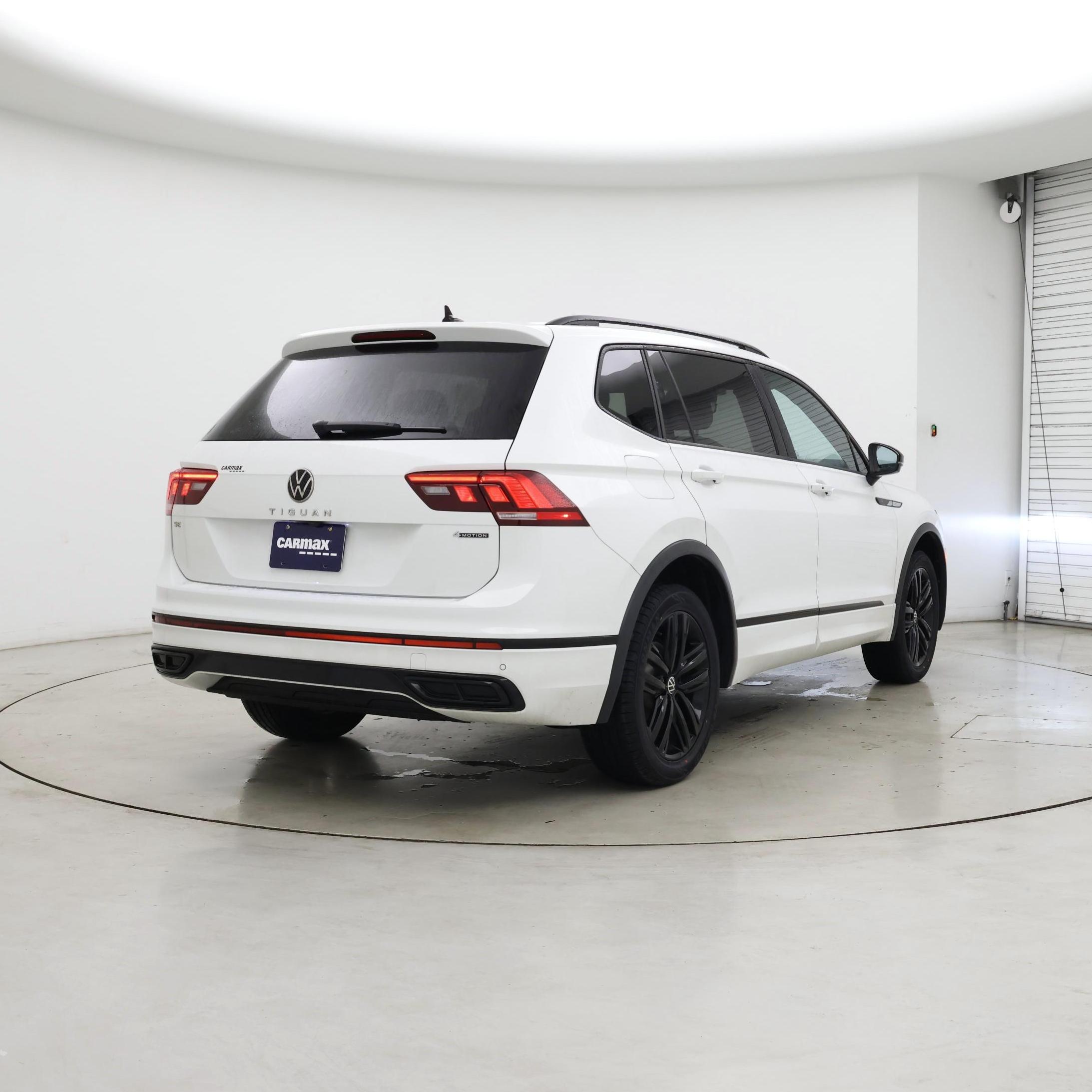 Thumbnail: 2022 Volkswagen Tiguan - 8