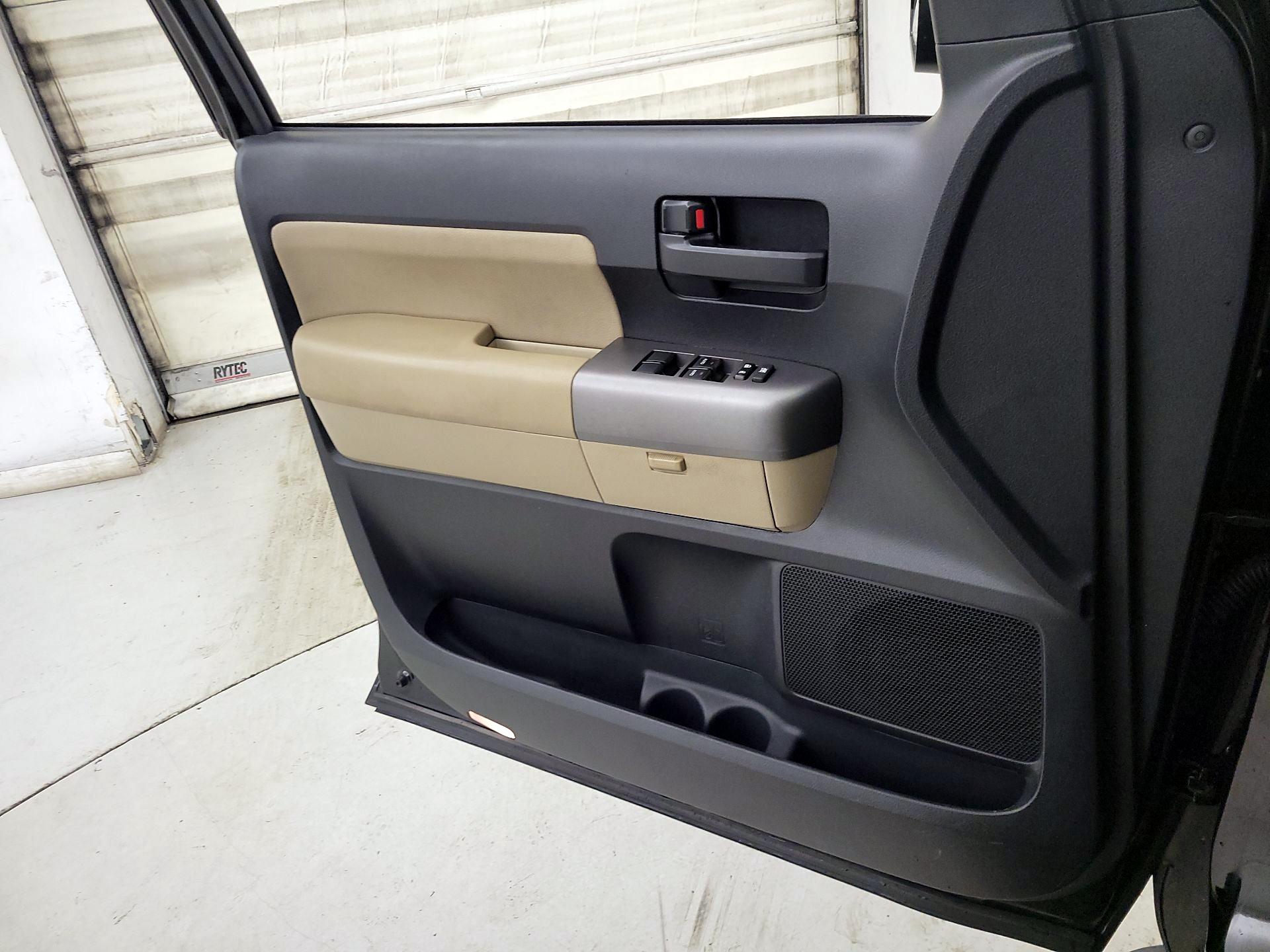 Thumbnail: 2015 Toyota Sequoia - 12