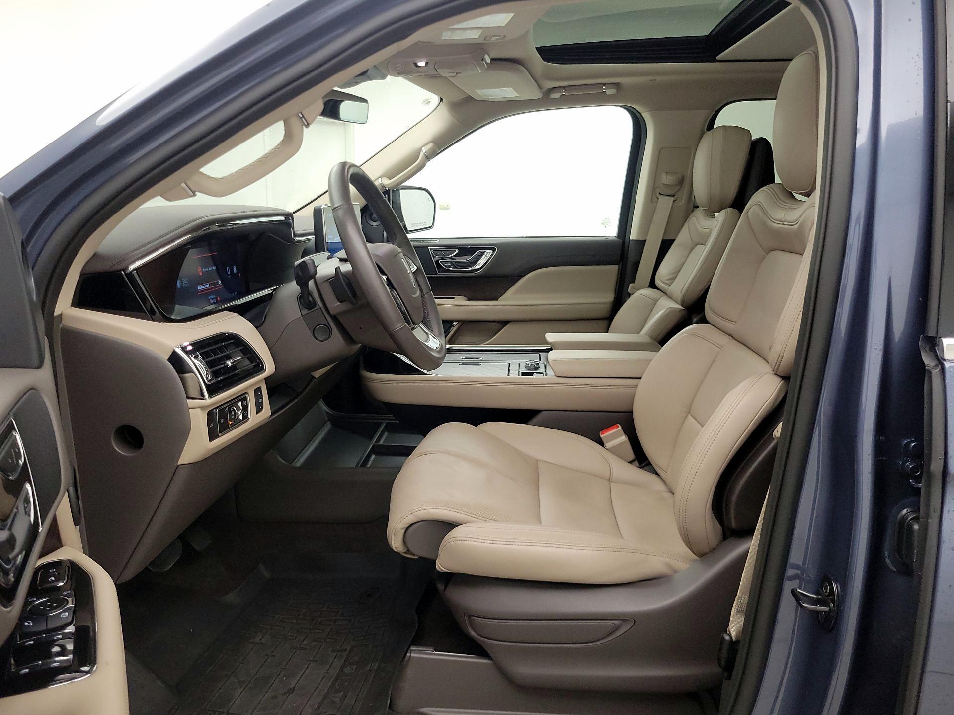 Thumbnail: 2023 Lincoln Navigator - 11