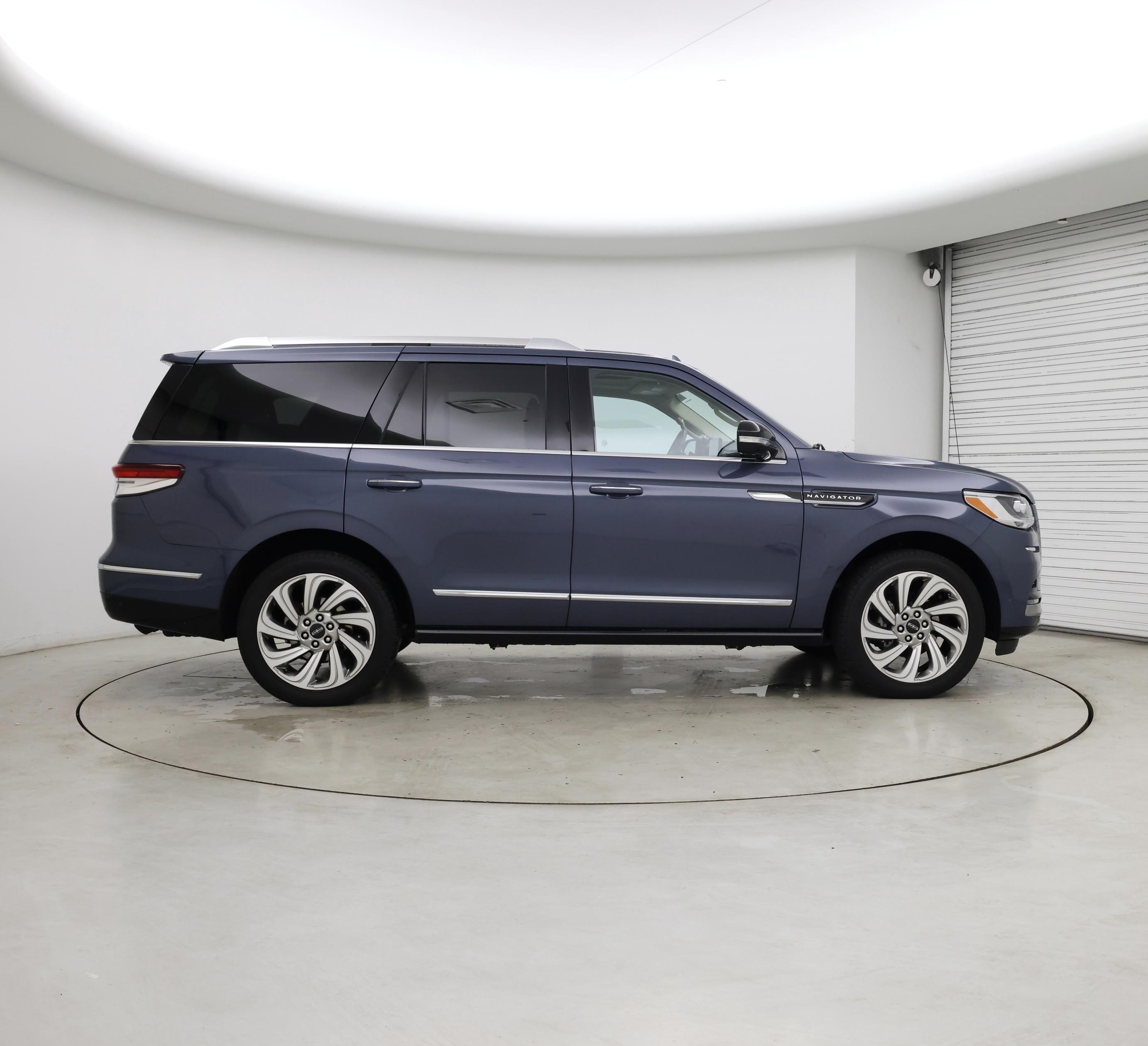 Thumbnail: 2023 Lincoln Navigator - 7