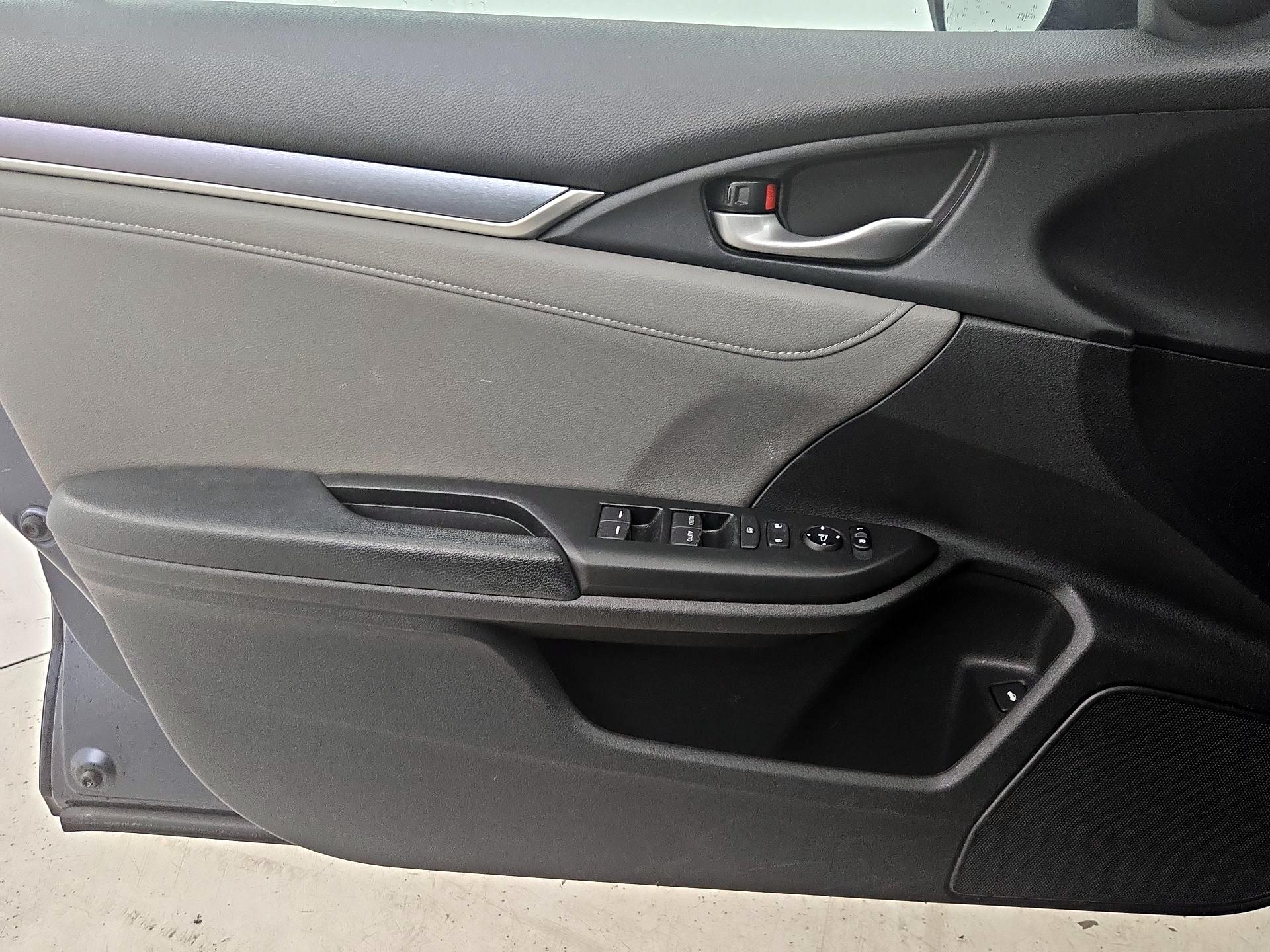 Thumbnail: 2016 Honda Civic - 12