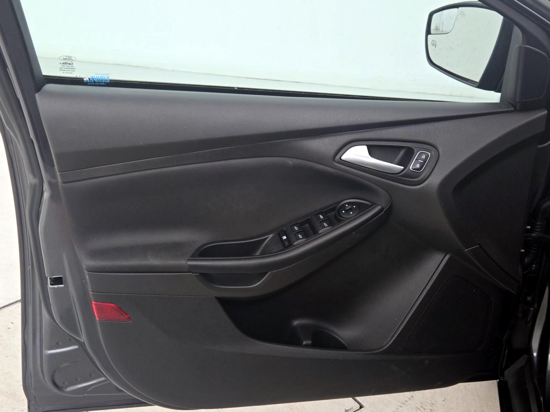 Thumbnail: 2017 Ford Focus - 12