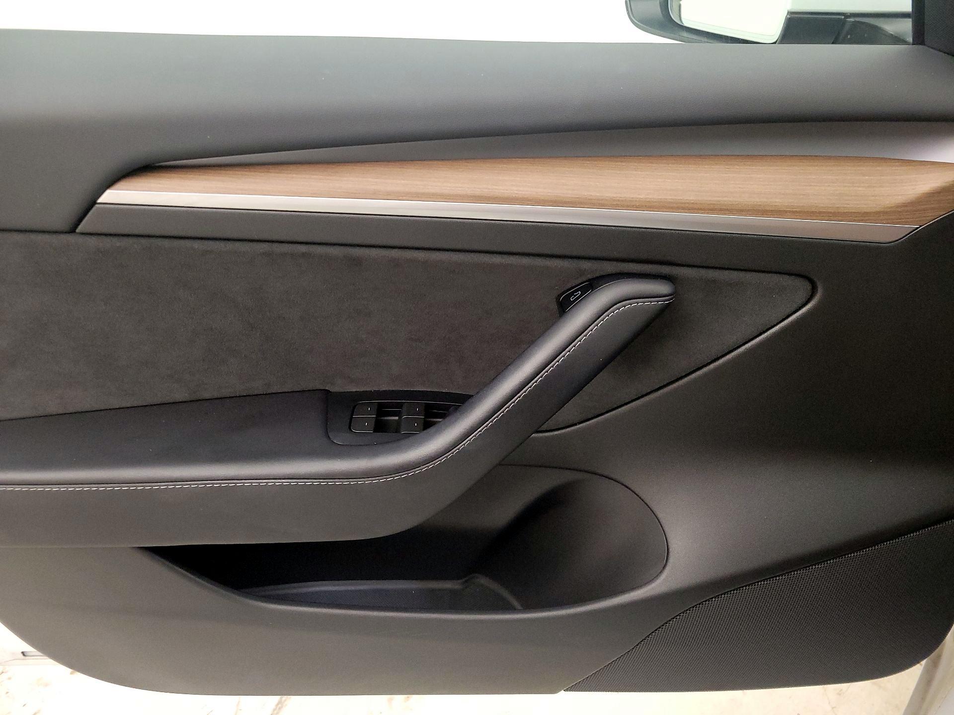 Thumbnail: 2022 Tesla Model 3 - 12