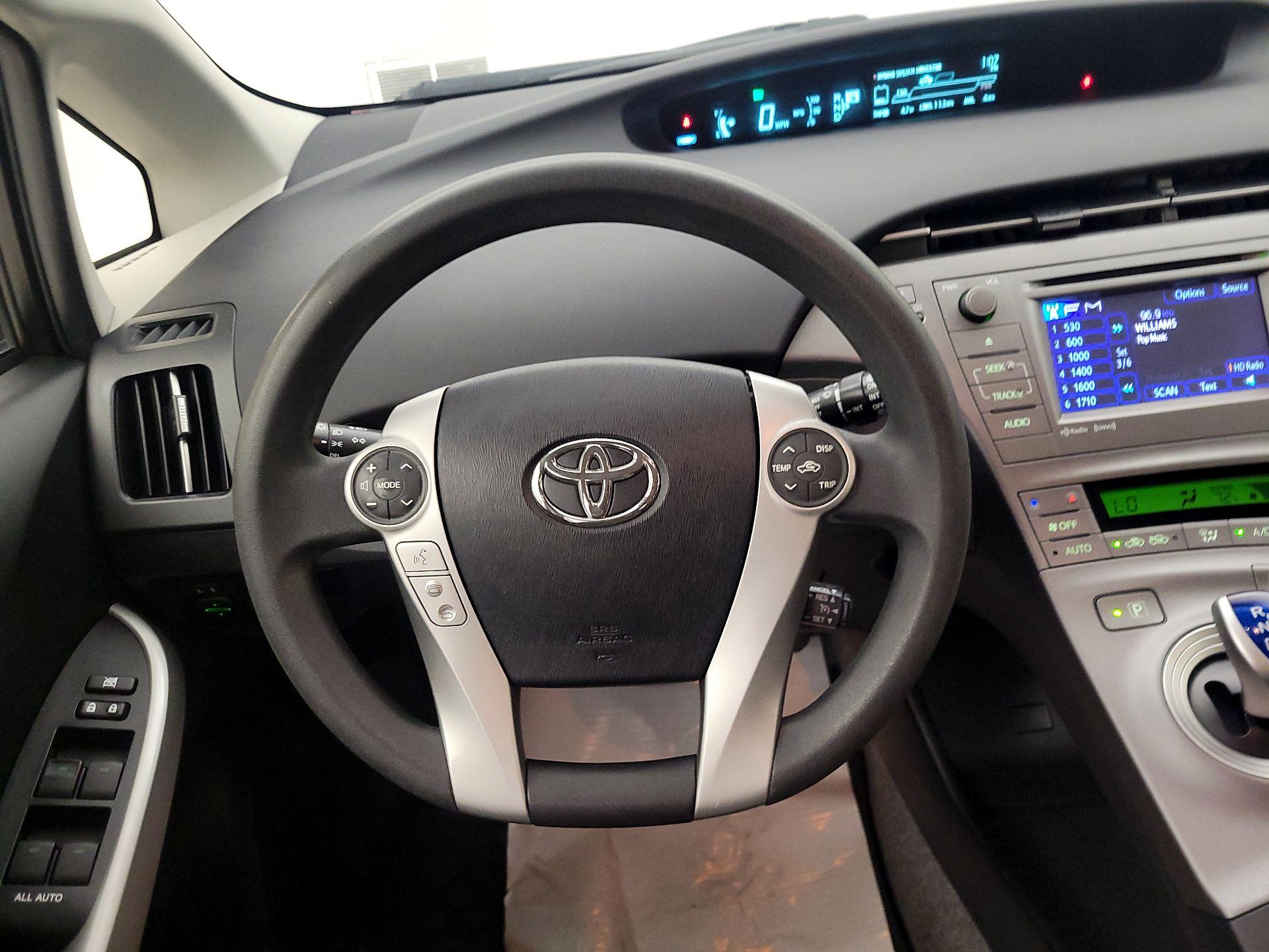 Thumbnail: 2014 Toyota Prius - 10