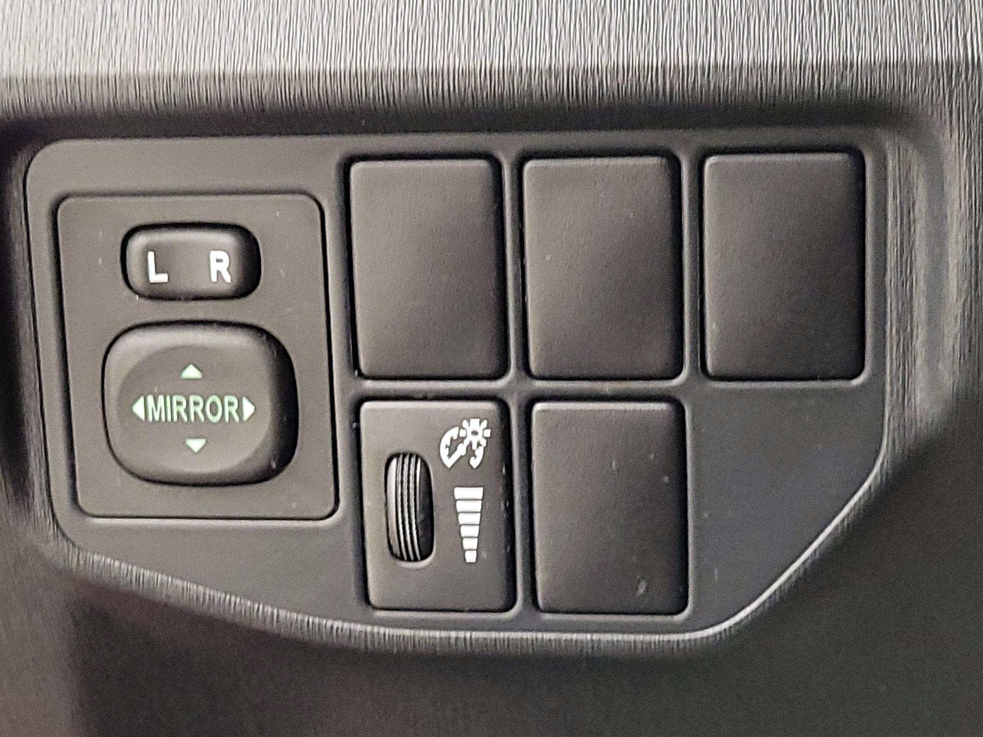 Thumbnail: 2014 Toyota Prius - 13