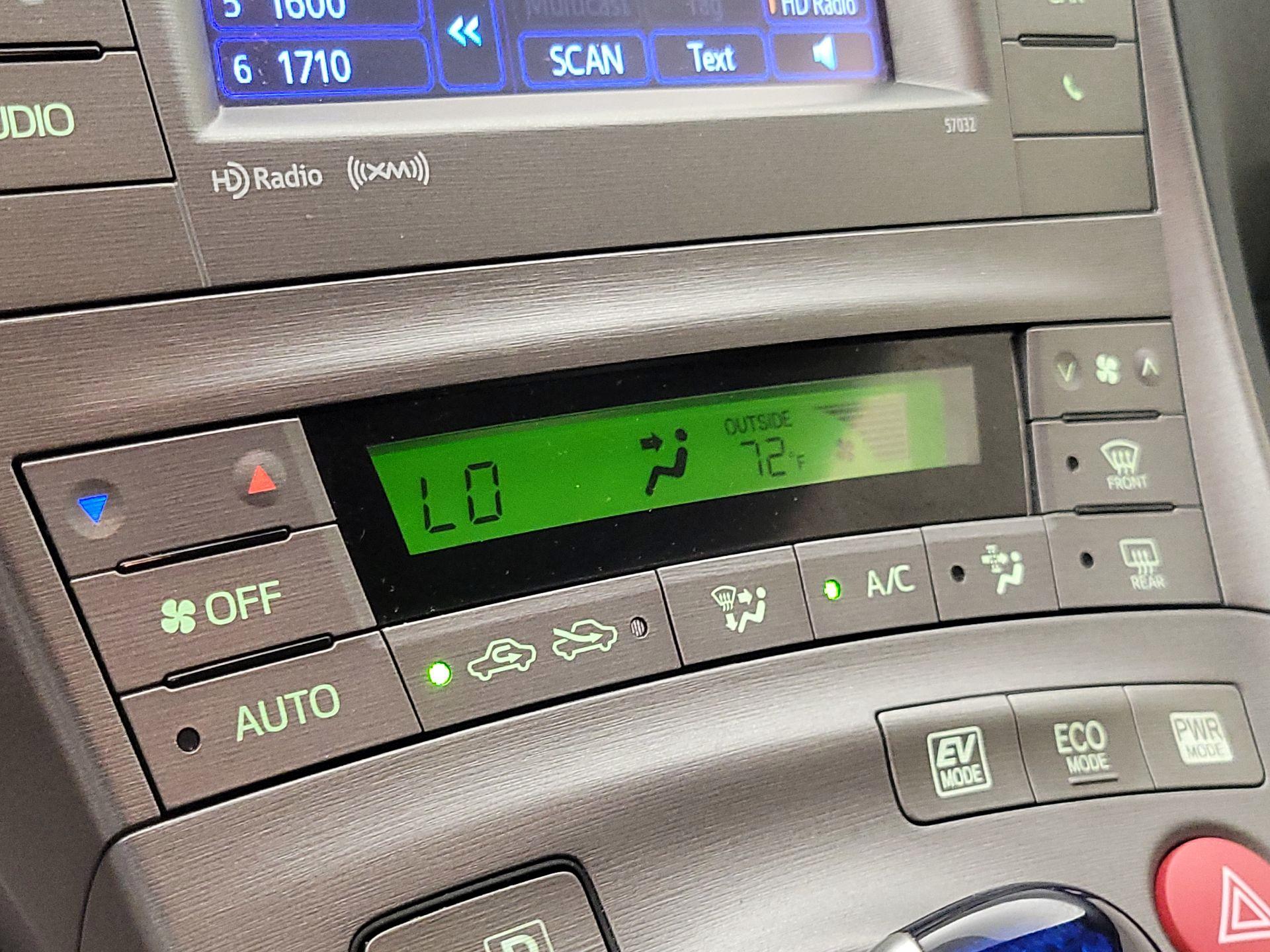 Thumbnail: 2014 Toyota Prius - 16
