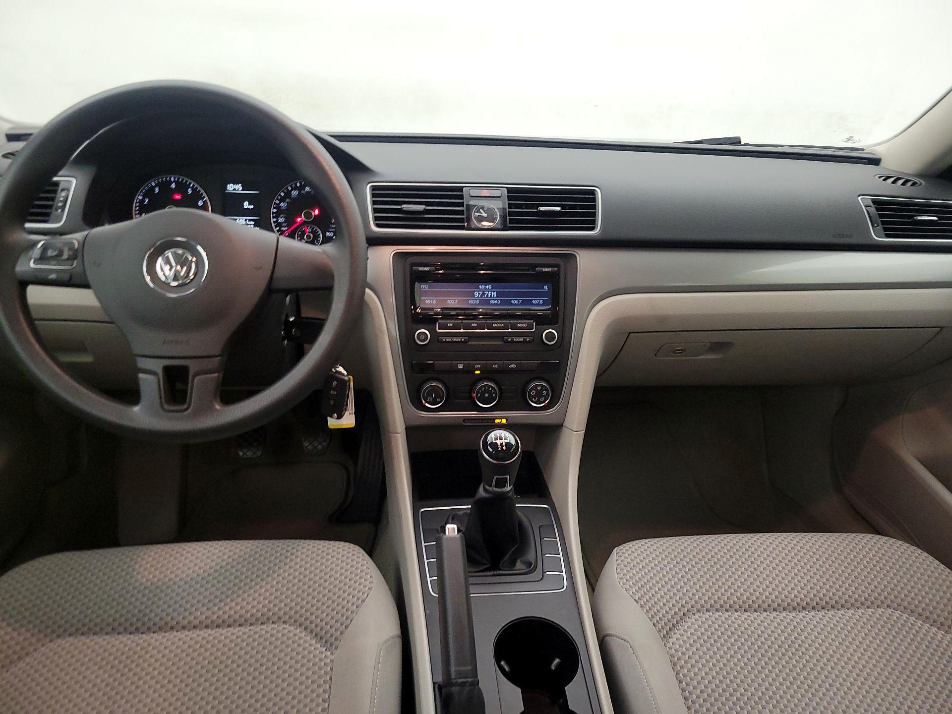 Thumbnail: 2014 Volkswagen Passat - 9