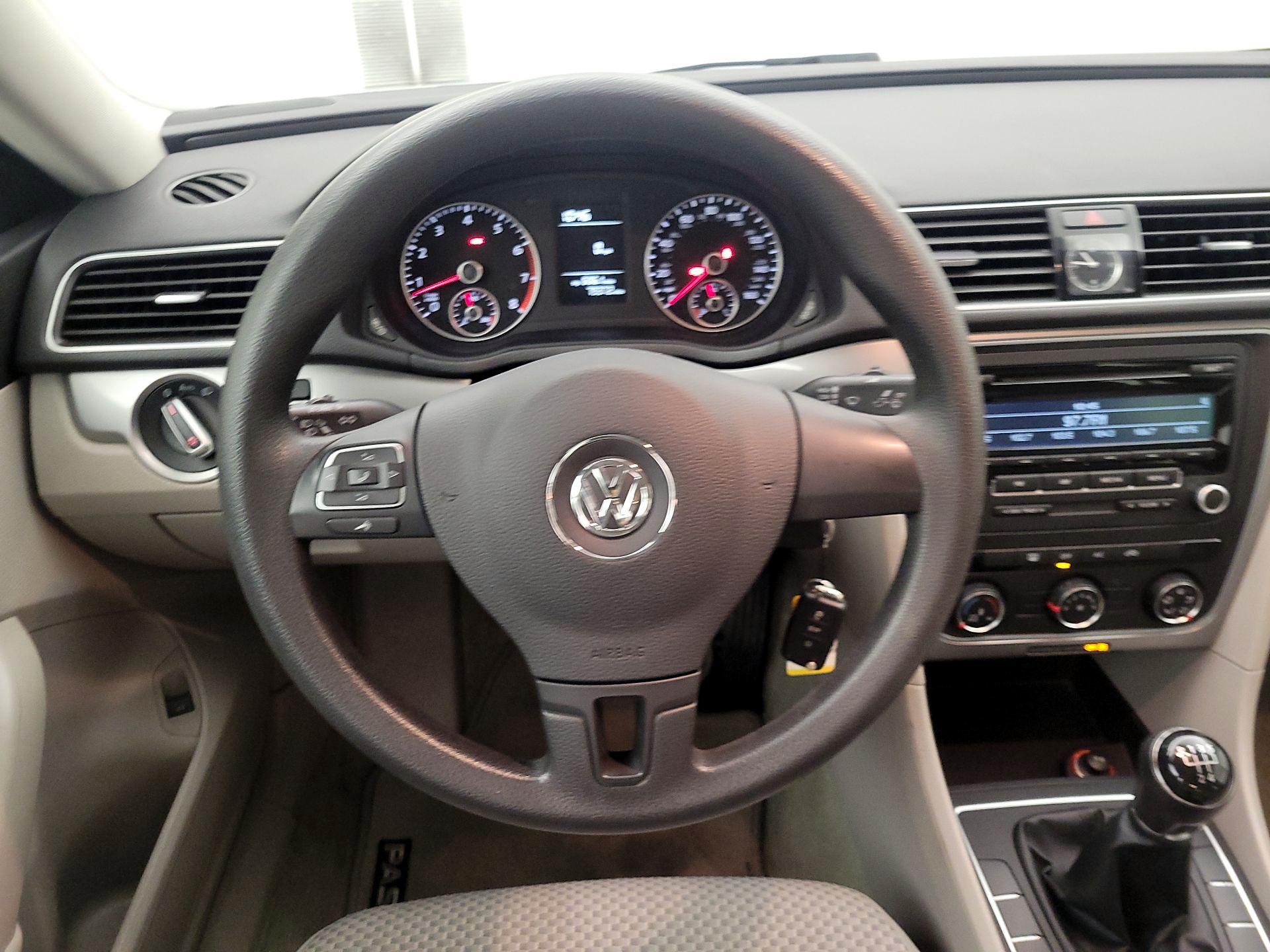Thumbnail: 2014 Volkswagen Passat - 10