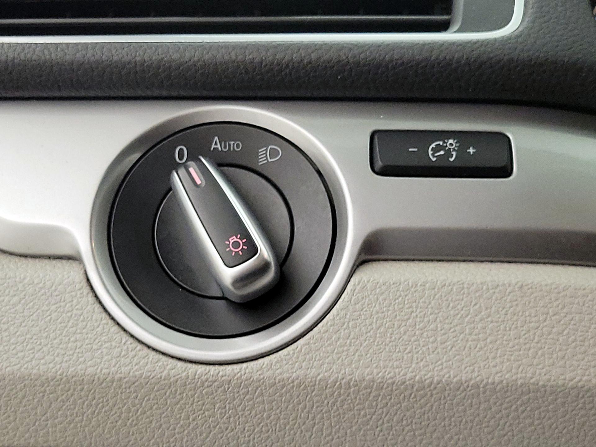 Thumbnail: 2014 Volkswagen Passat - 13