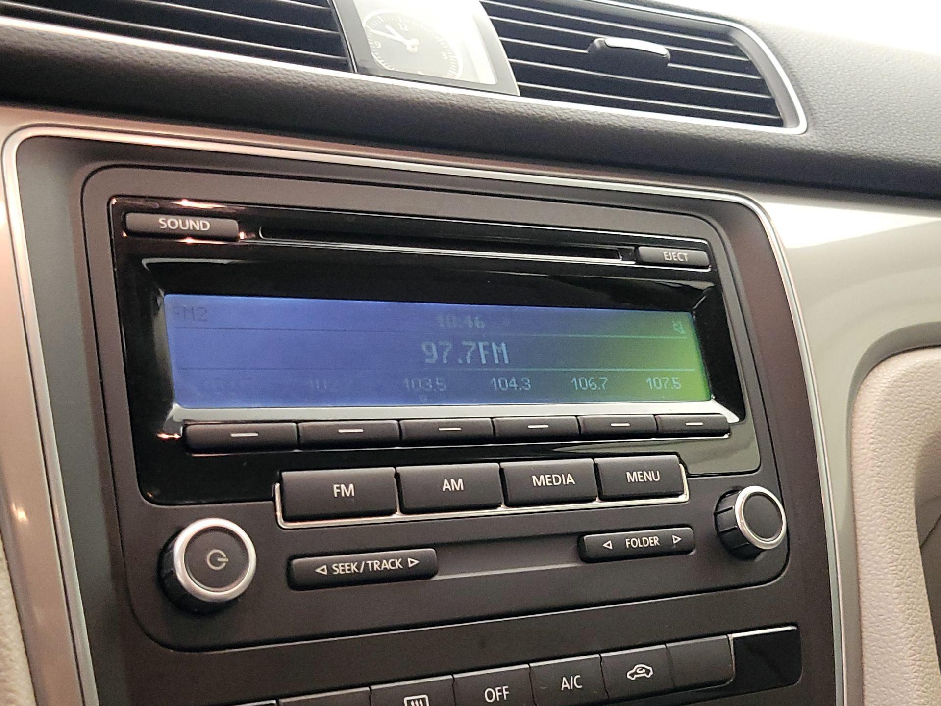 Thumbnail: 2014 Volkswagen Passat - 14