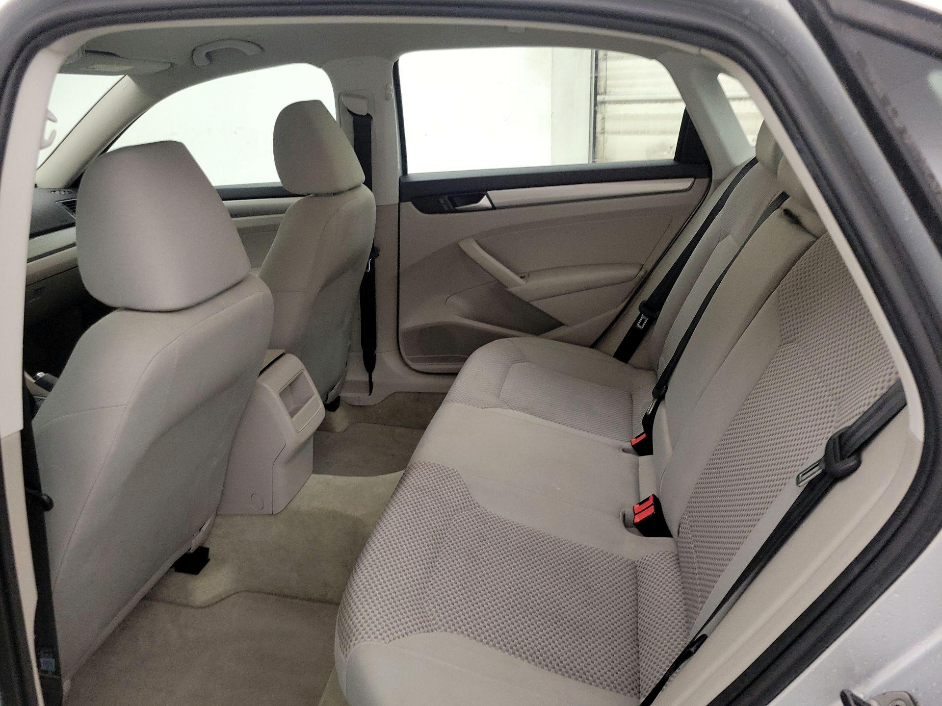 Thumbnail: 2014 Volkswagen Passat - 18