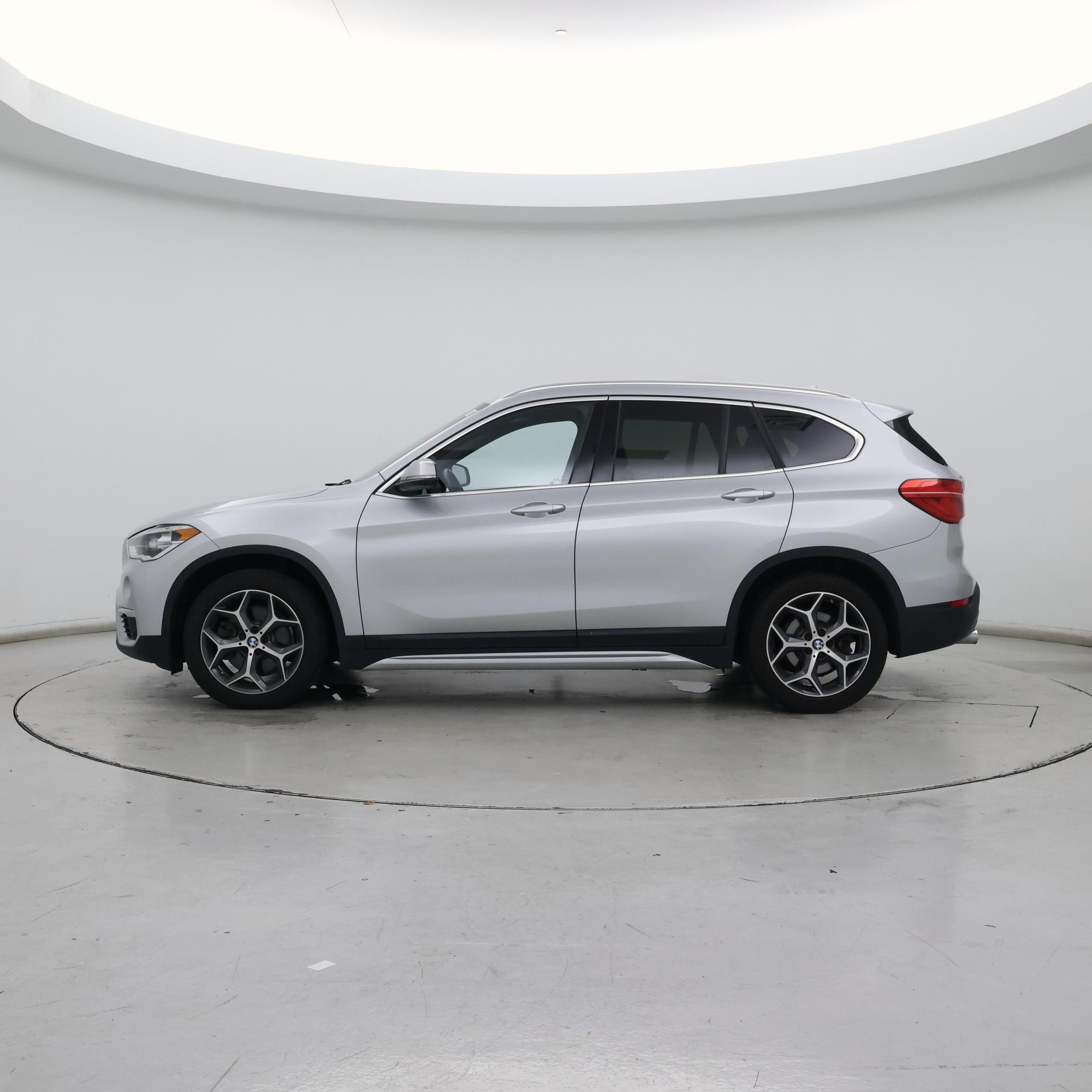 Thumbnail: 2019 BMW X1 - 3