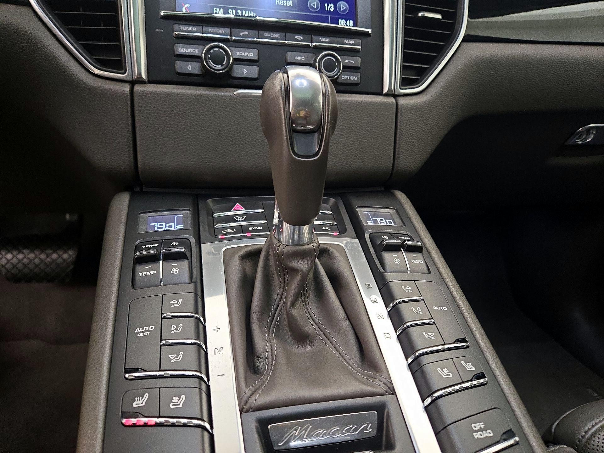 Thumbnail: 2015 Porsche Macan - 16