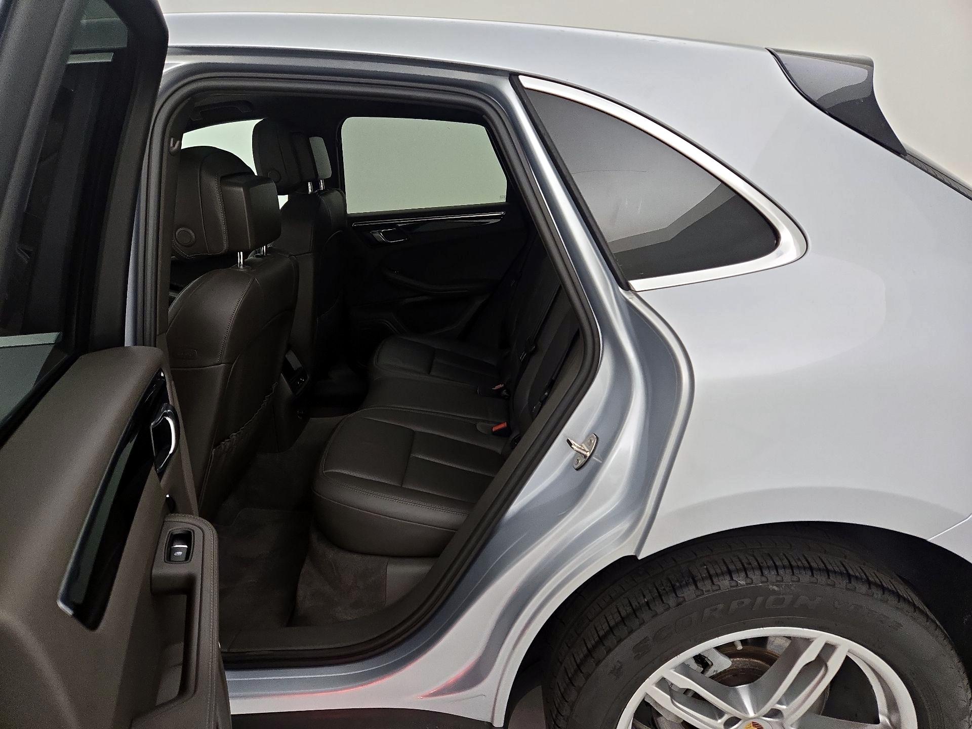 Thumbnail: 2015 Porsche Macan - 17
