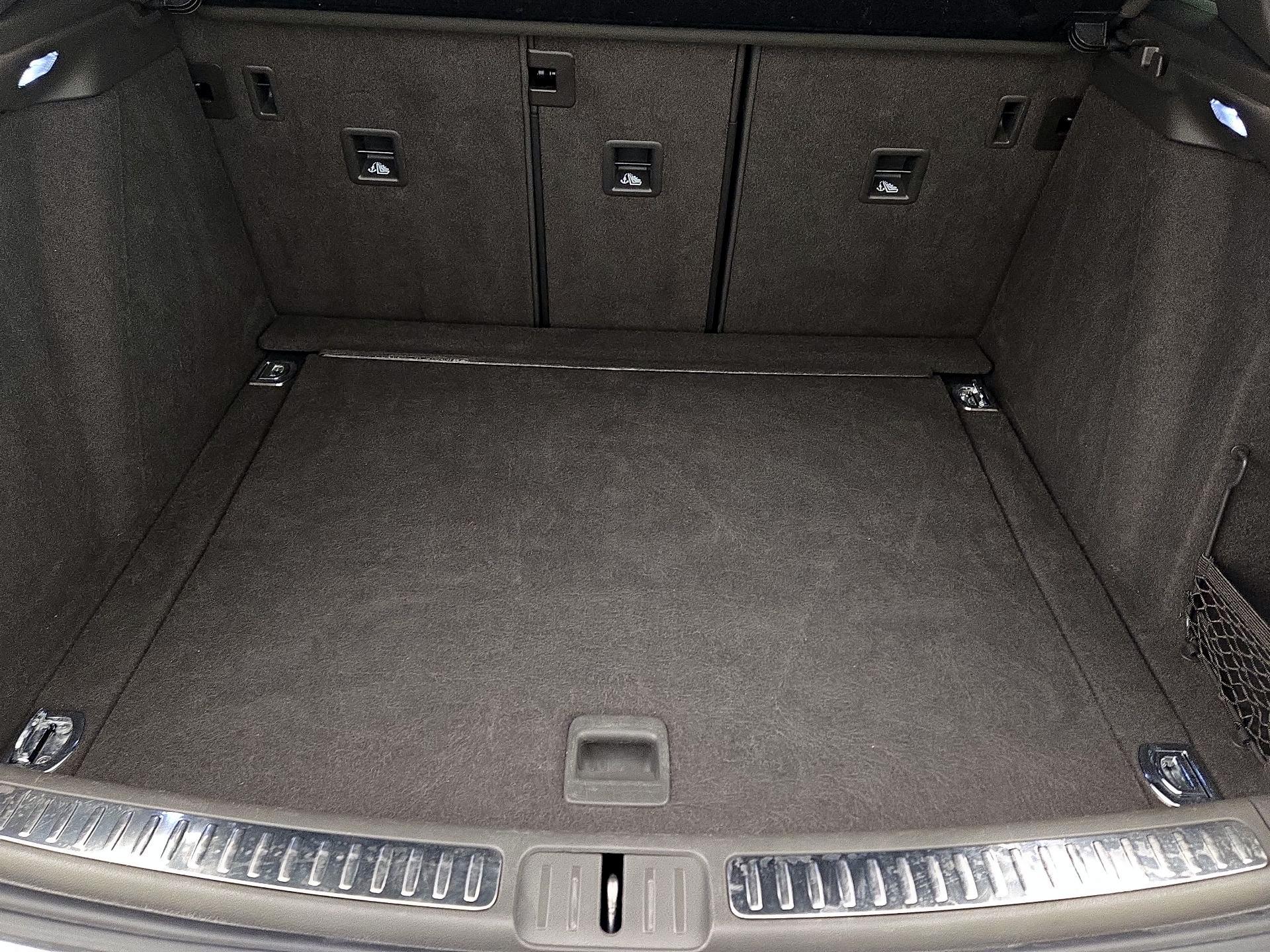 Thumbnail: 2015 Porsche Macan - 18