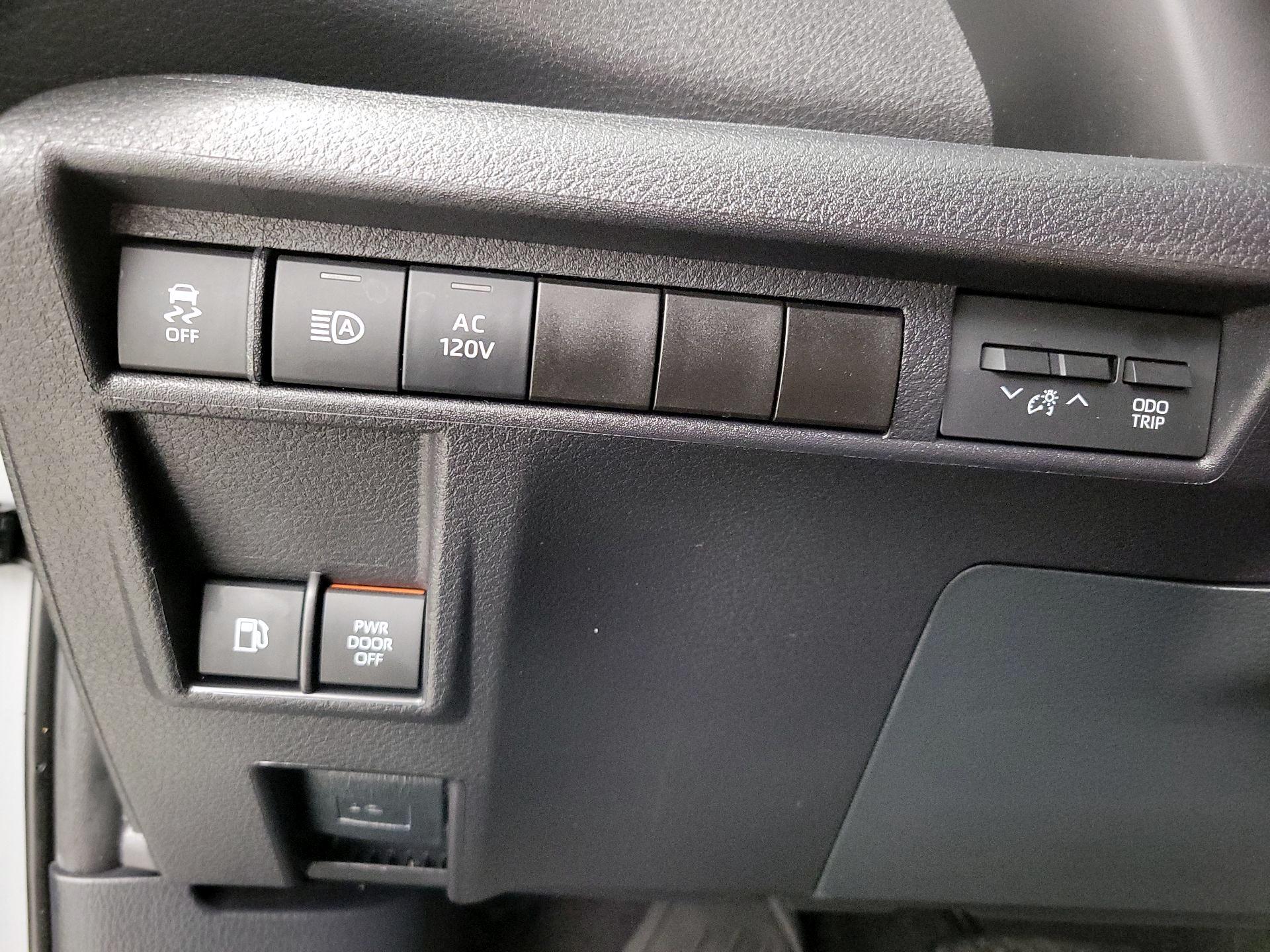 Thumbnail: 2025 Toyota Sienna - 13