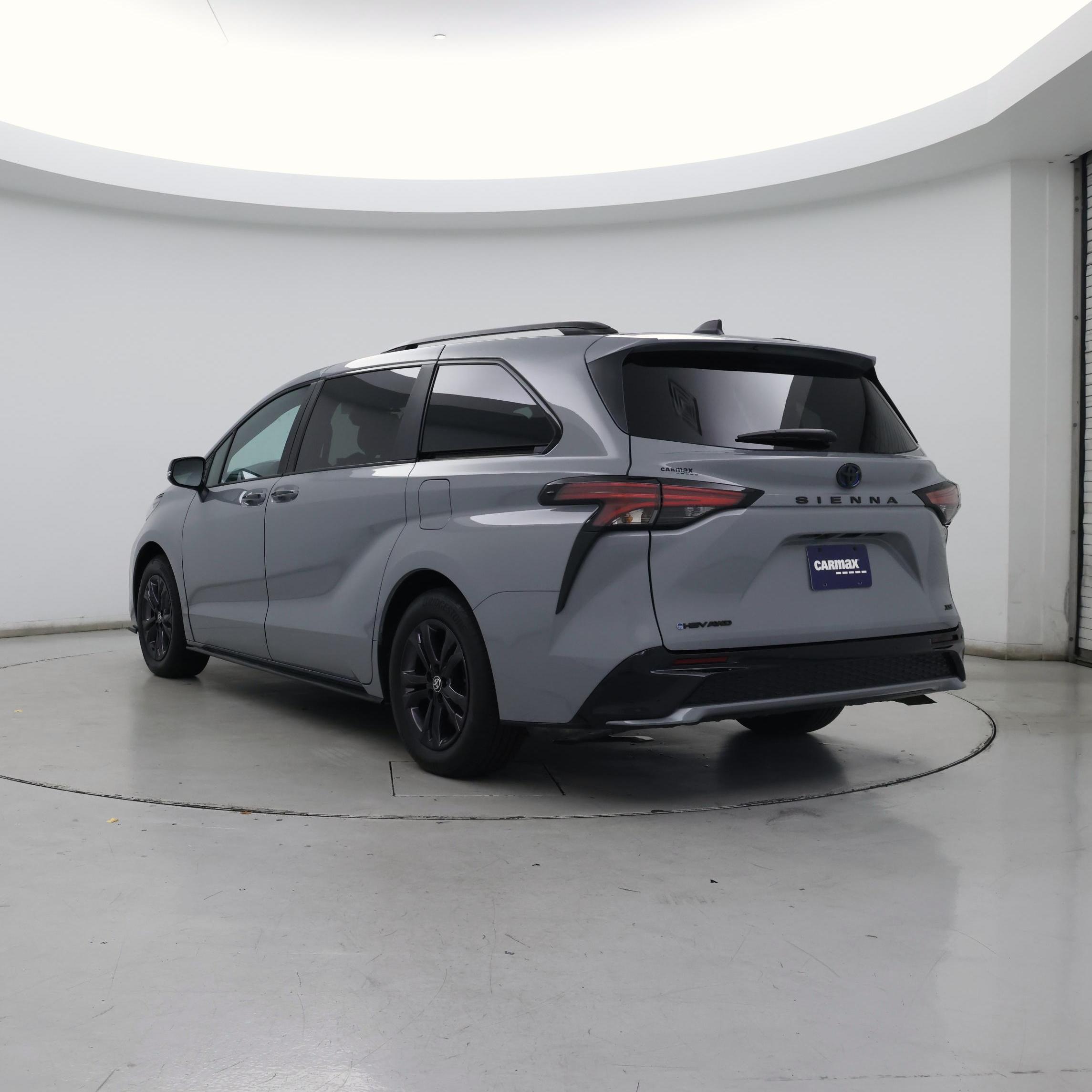 Thumbnail: 2025 Toyota Sienna - 2