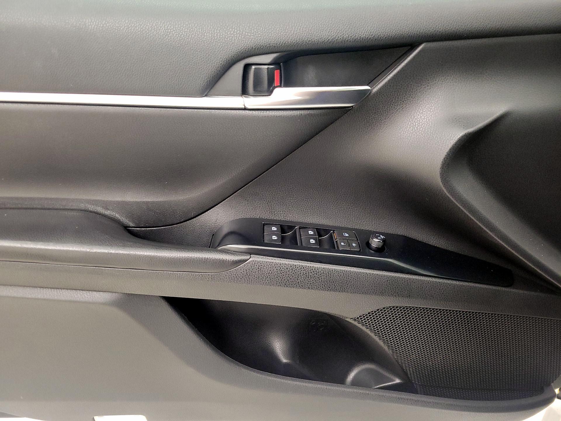 Thumbnail: 2019 Toyota Camry - 12