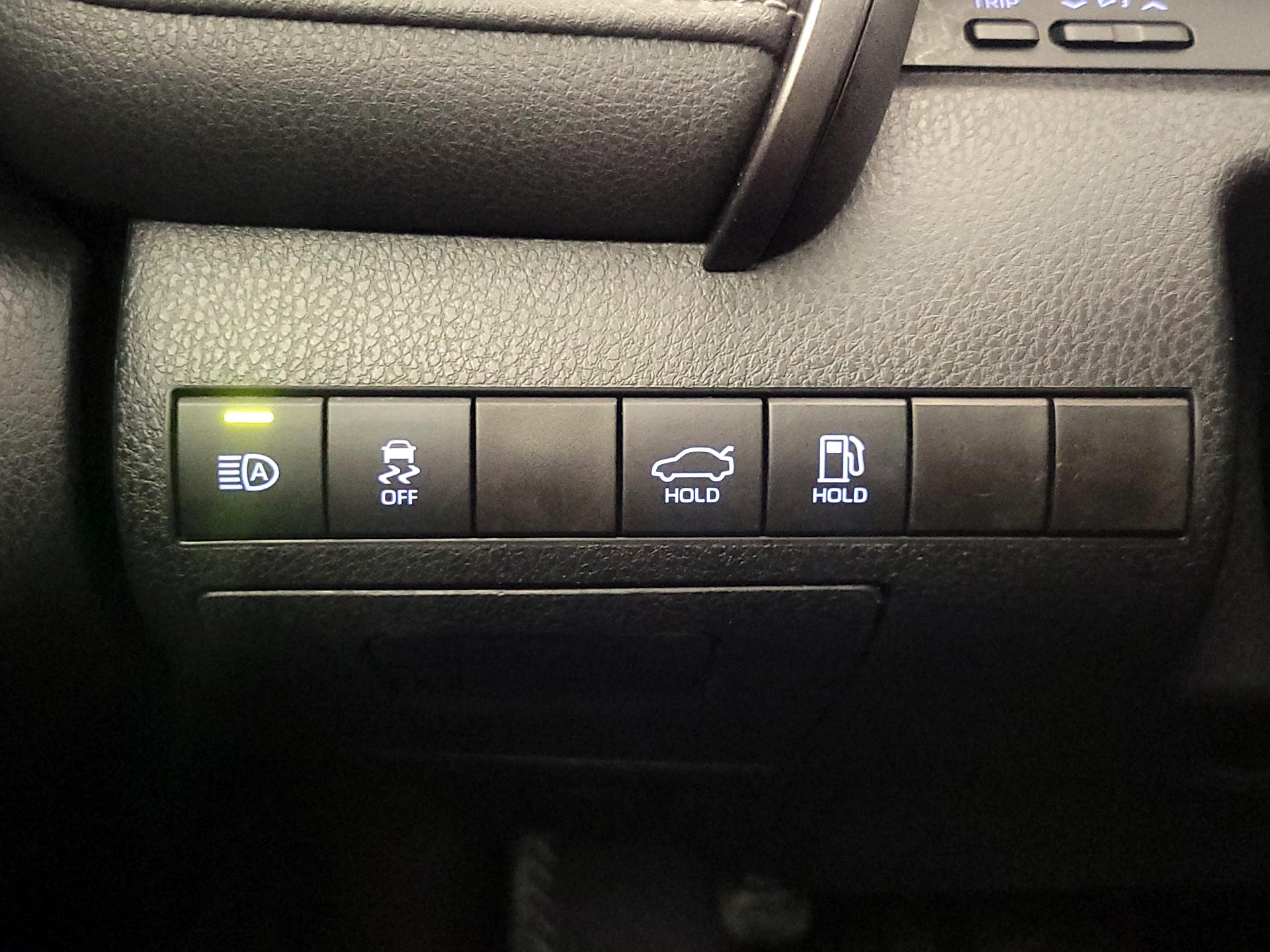Thumbnail: 2019 Toyota Camry - 13