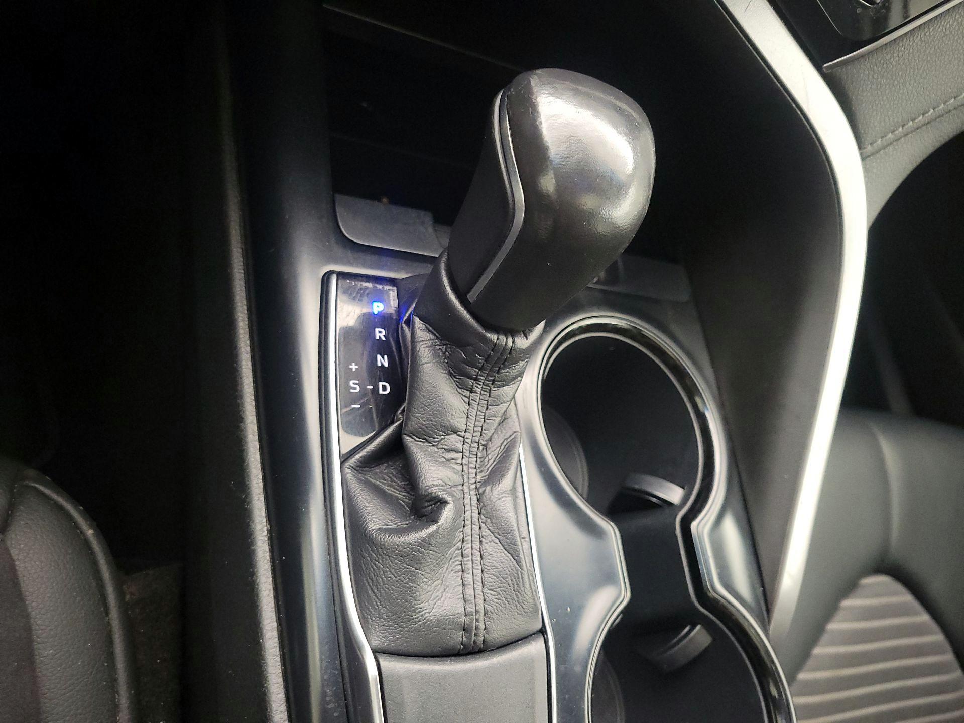 Thumbnail: 2019 Toyota Camry - 17