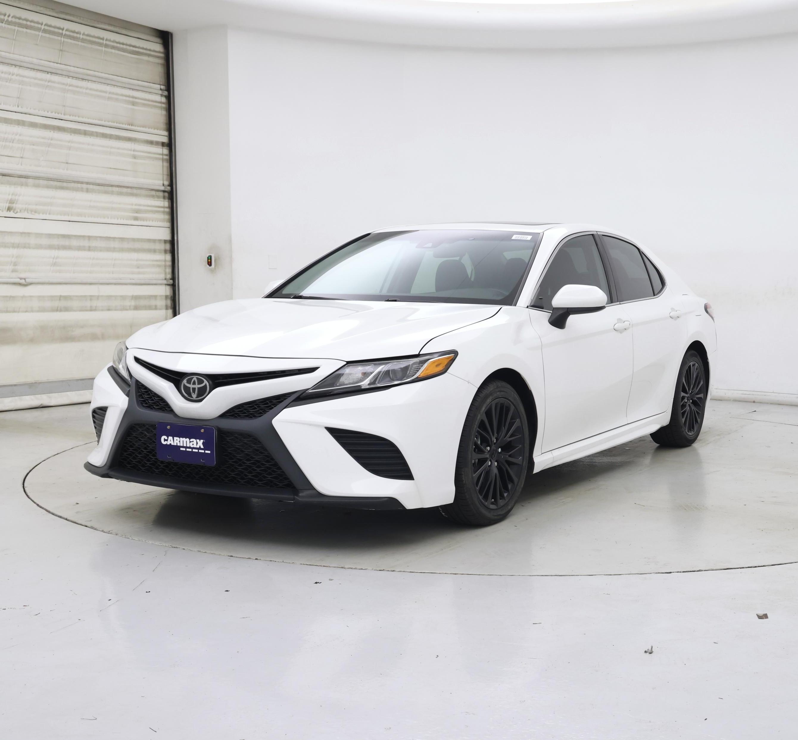 Thumbnail: 2019 Toyota Camry - 4