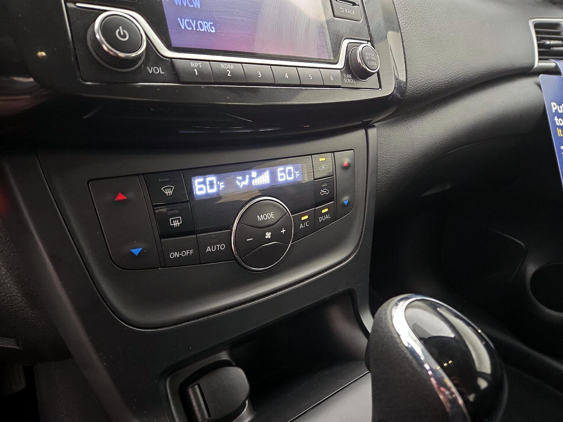 Thumbnail: 2018 Nissan Sentra - 16