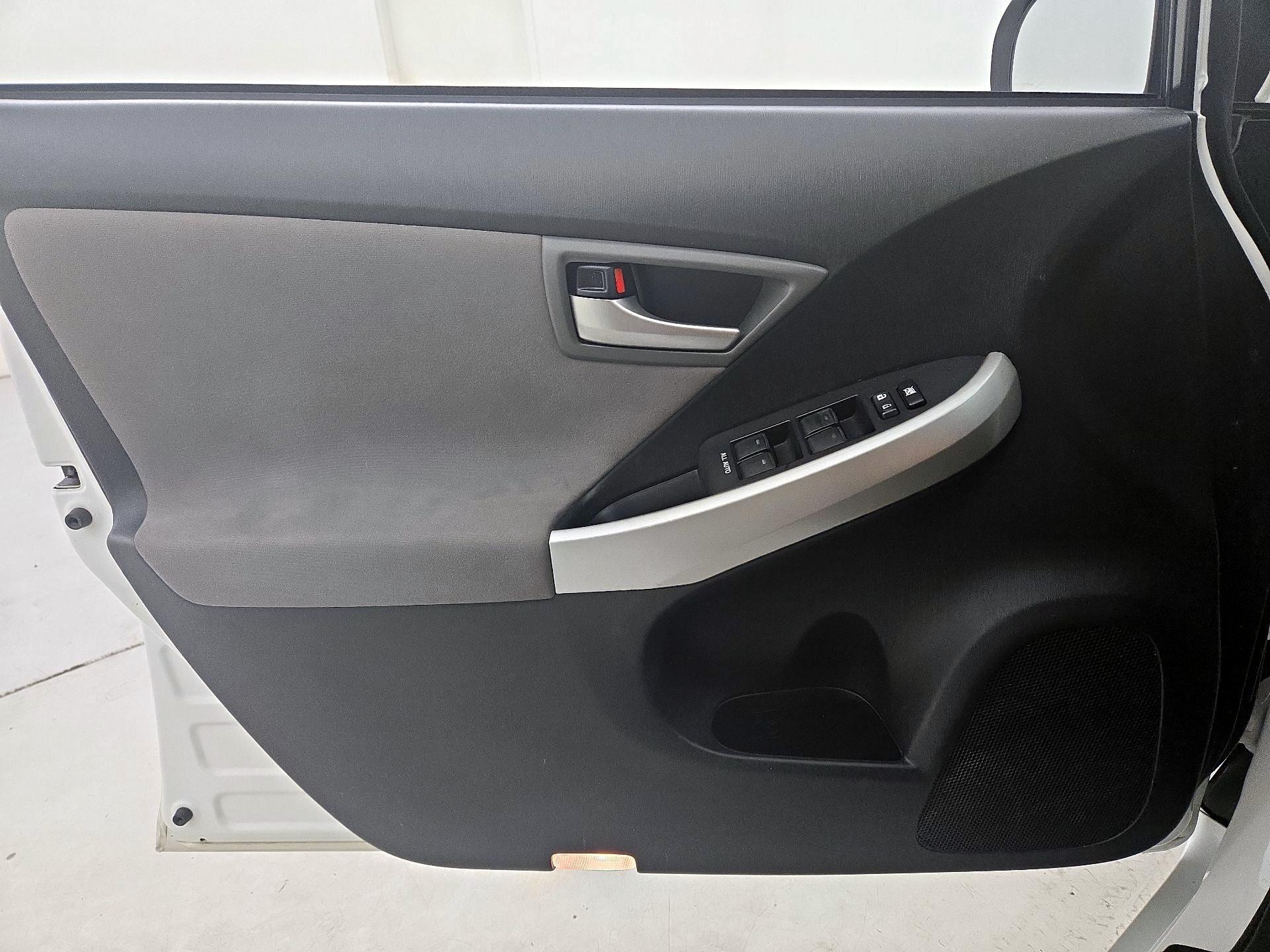 Thumbnail: 2013 Toyota Prius - 12