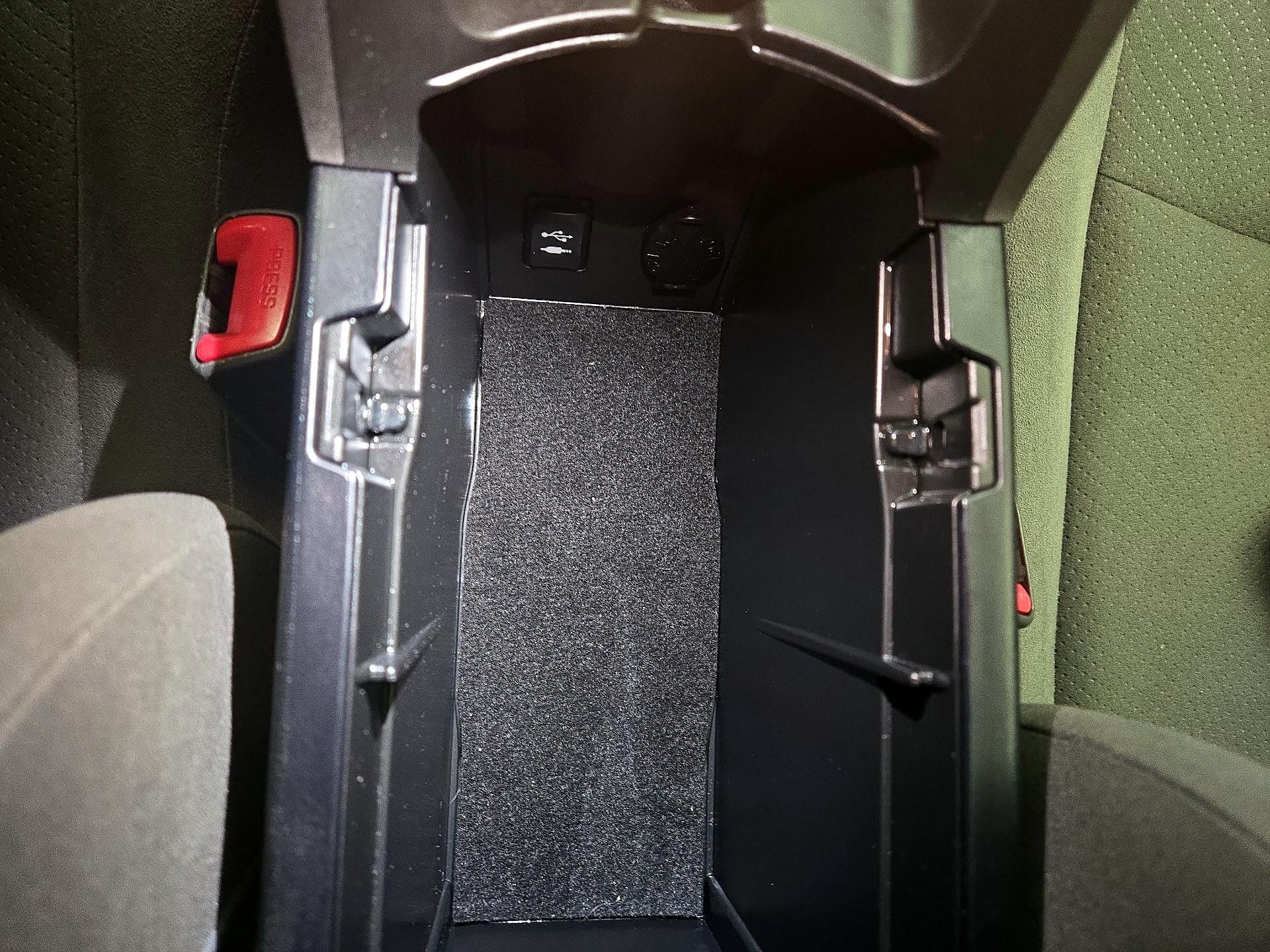 Thumbnail: 2013 Toyota Prius - 17