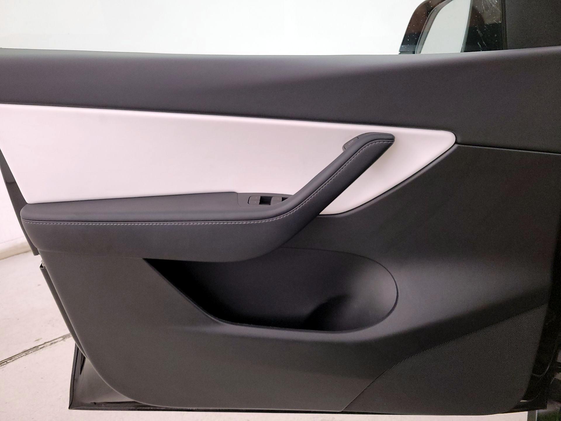 Thumbnail: 2022 Tesla Model Y - 12