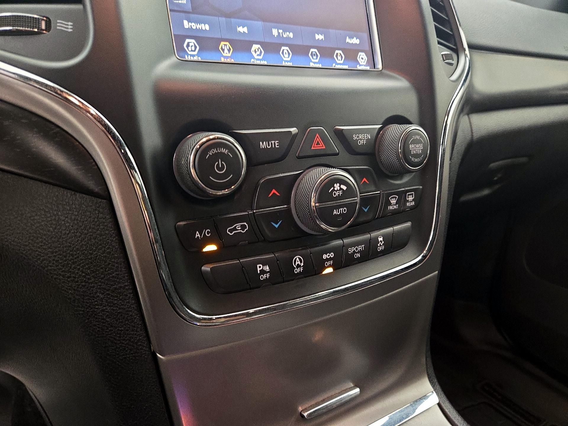 Thumbnail: 2018 Jeep Grand Cherokee - 17