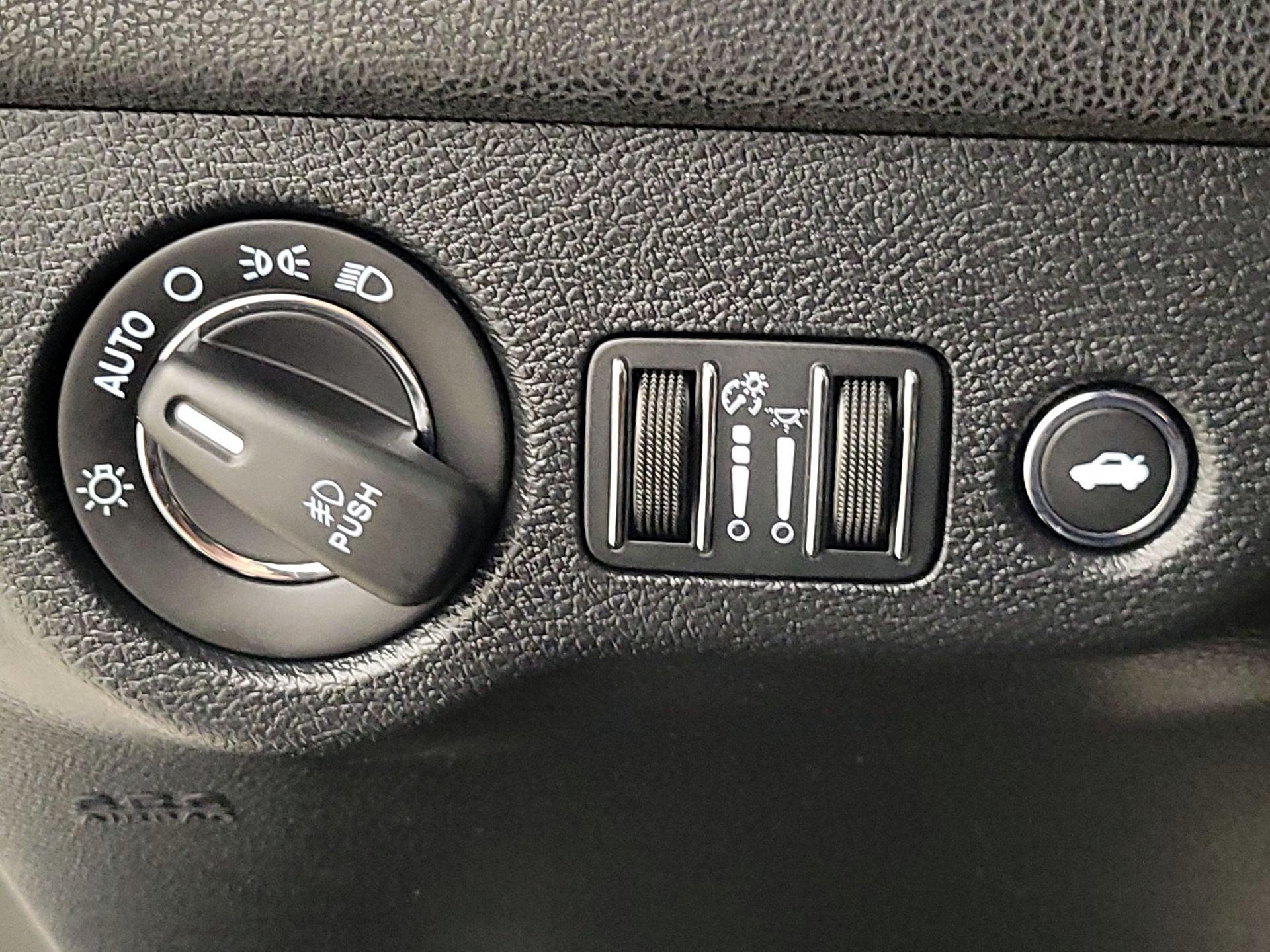 Thumbnail: 2016 Chrysler 300 - 13