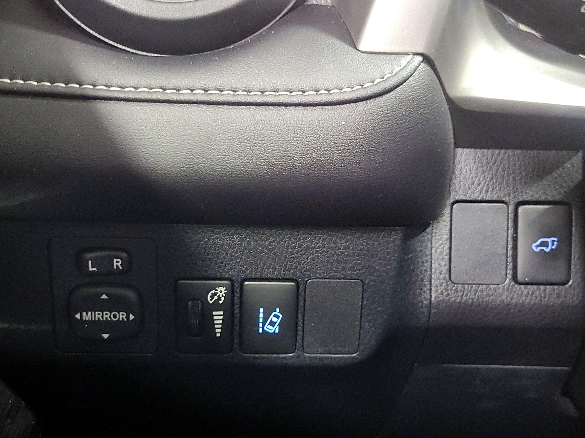 Thumbnail: 2017 Toyota RAV4 - 13