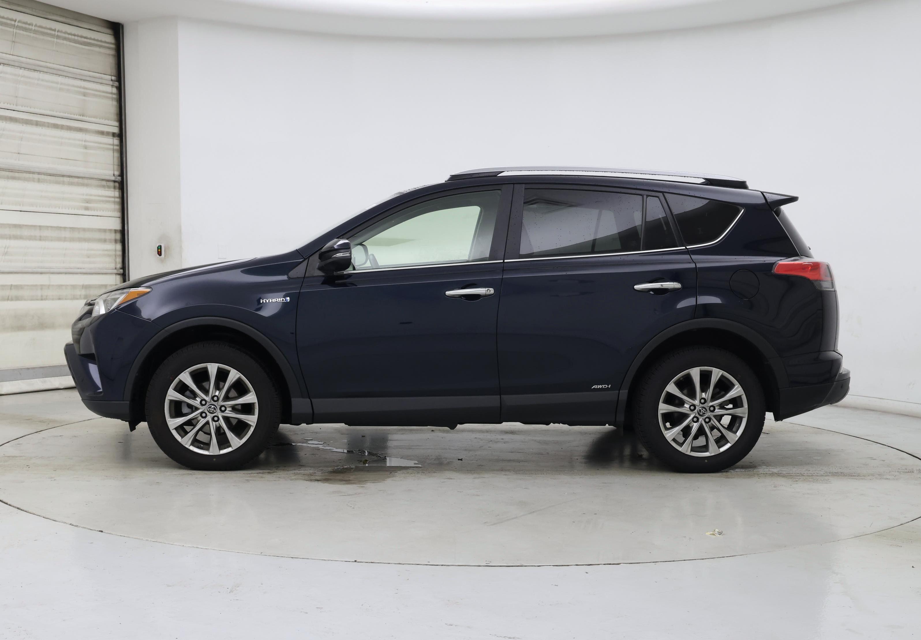 Thumbnail: 2017 Toyota RAV4 - 3