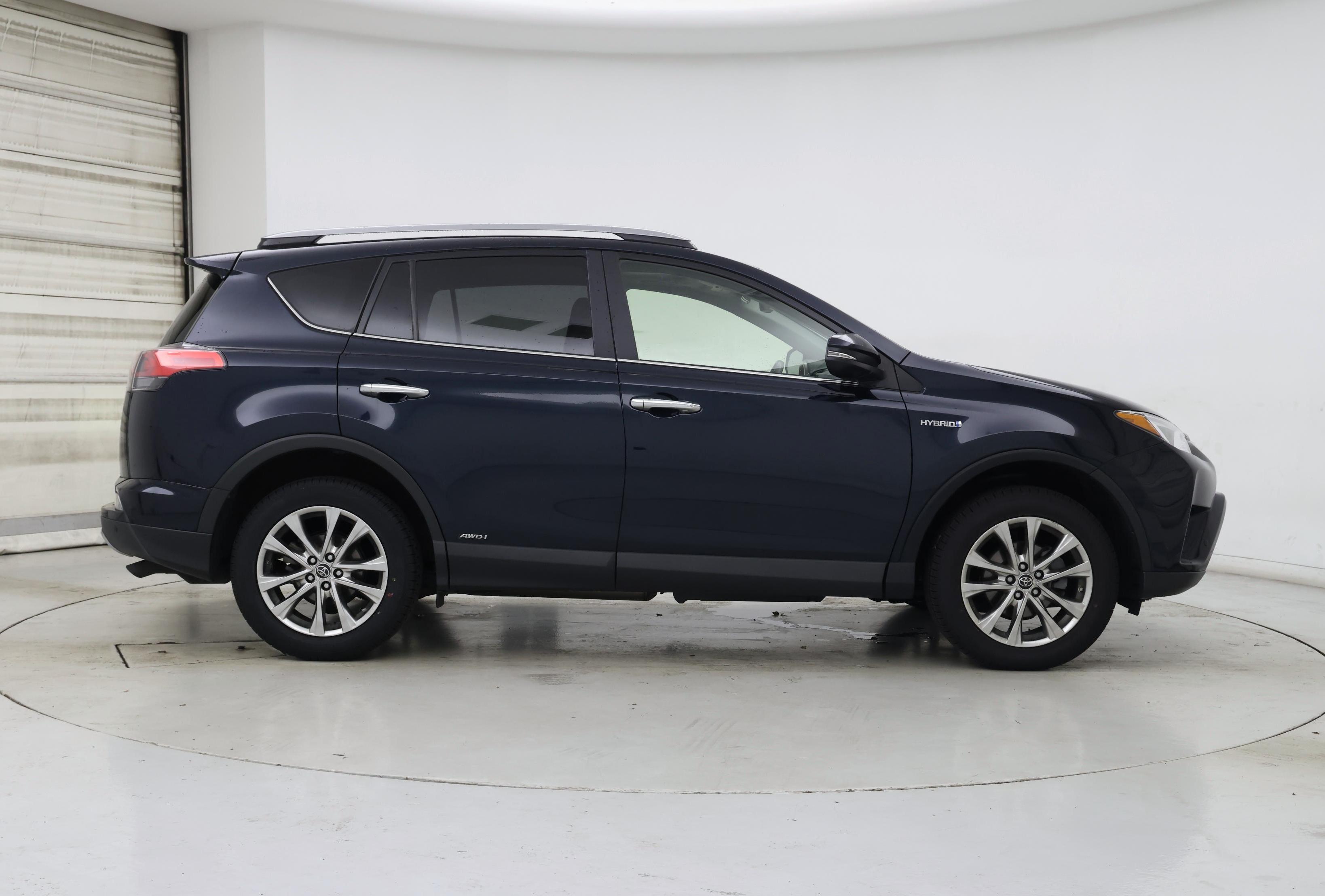Thumbnail: 2017 Toyota RAV4 - 7