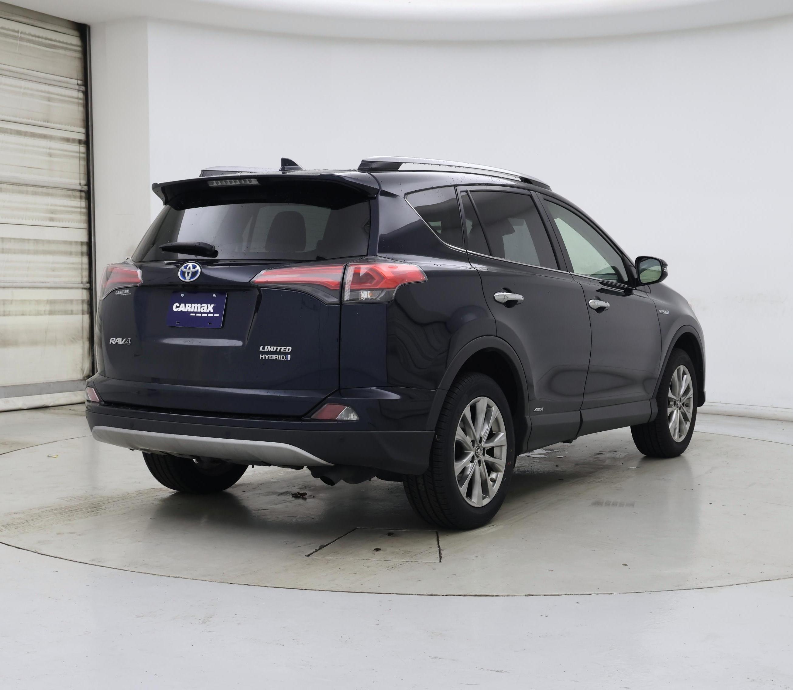 Thumbnail: 2017 Toyota RAV4 - 8